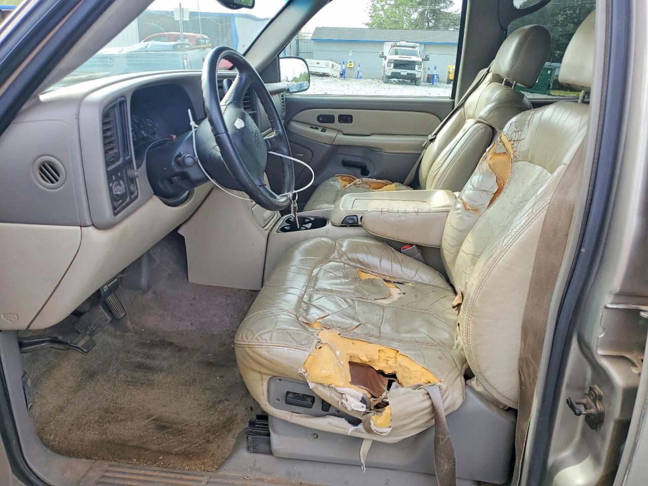 2002 Chevrolet Tahoe C1500 Cream vin: 1GNEC13Z12J229692