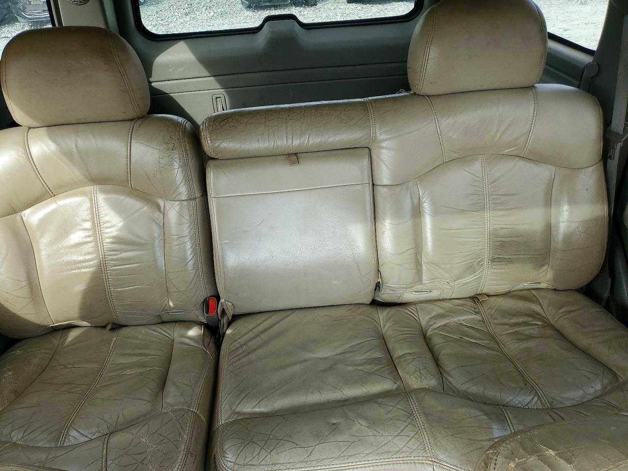 2002 Chevrolet Tahoe C1500 Cream vin: 1GNEC13Z12J229692