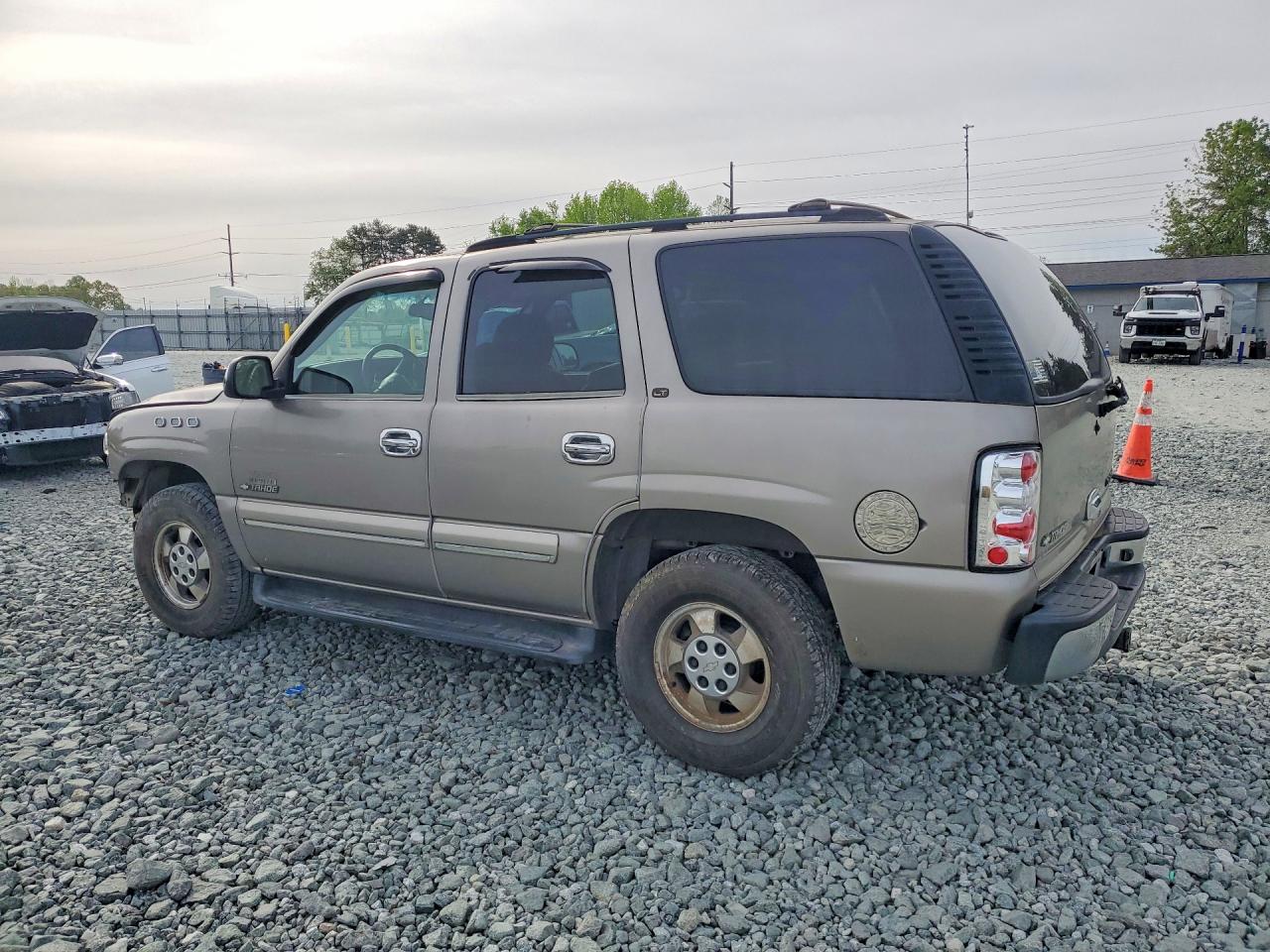 2002 Chevrolet Tahoe C1500 Cream vin: 1GNEC13Z12J229692