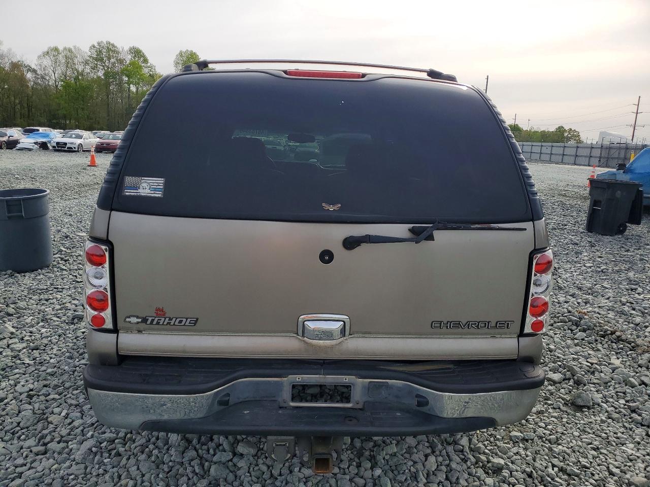 2002 Chevrolet Tahoe C1500 Cream vin: 1GNEC13Z12J229692