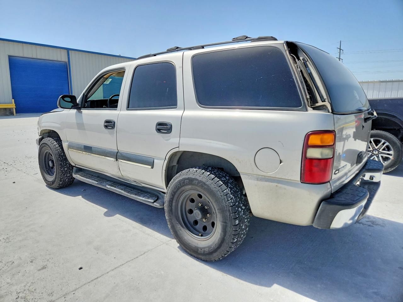 2004 Chevrolet Tahoe Gold vin: 1GNEC13Z14R106804
