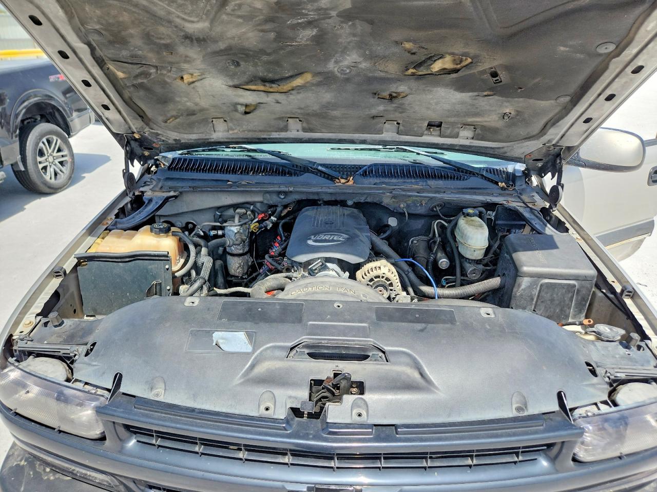 2004 Chevrolet Tahoe Gold vin: 1GNEC13Z14R106804