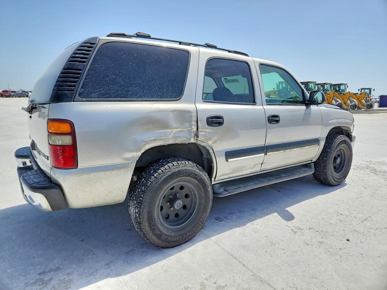 2004 Chevrolet Tahoe Gold vin: 1GNEC13Z14R106804