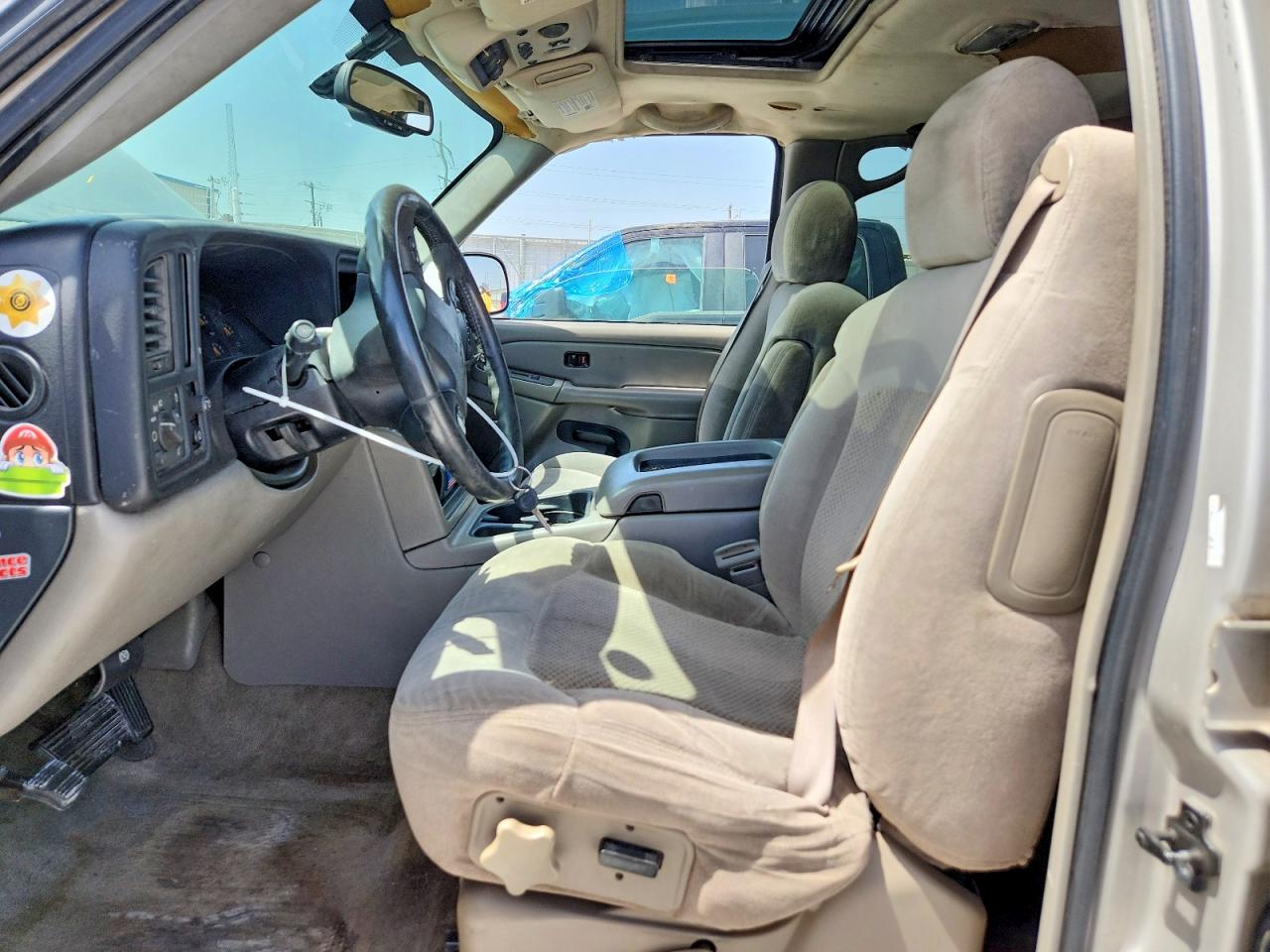 2004 Chevrolet Tahoe Gold vin: 1GNEC13Z14R106804