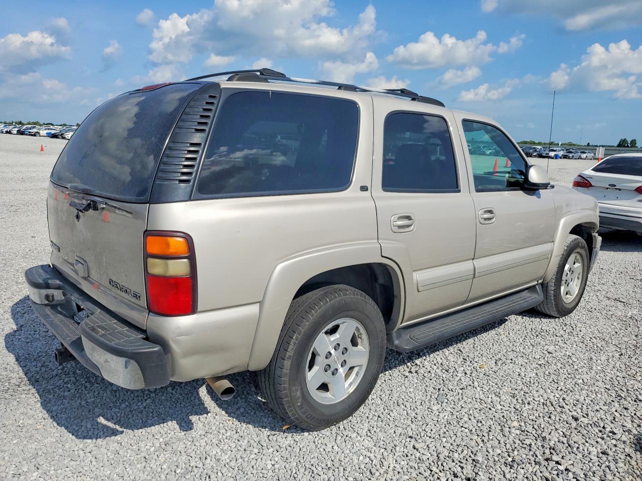 2004 Chevrolet Tahoe C1500 Золотой vin: 1GNEC13Z14R179378