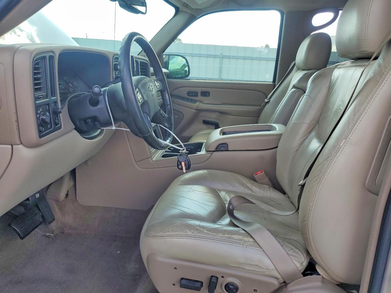 2004 Chevrolet Tahoe C1500 Золотой vin: 1GNEC13Z14R179378