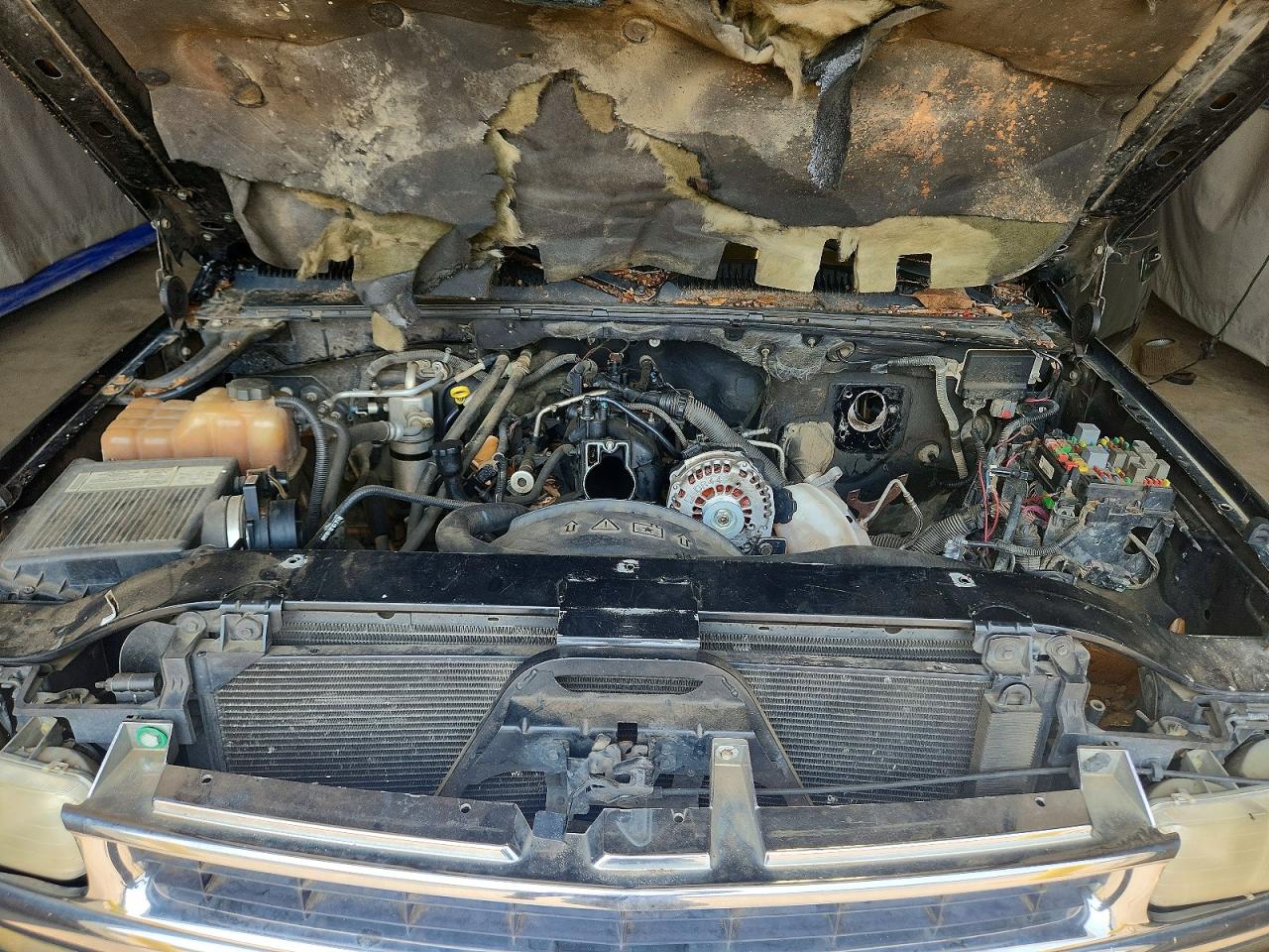 2004 Chevrolet Tahoe C1500 Черный vin: 1GNEC13Z14R208703