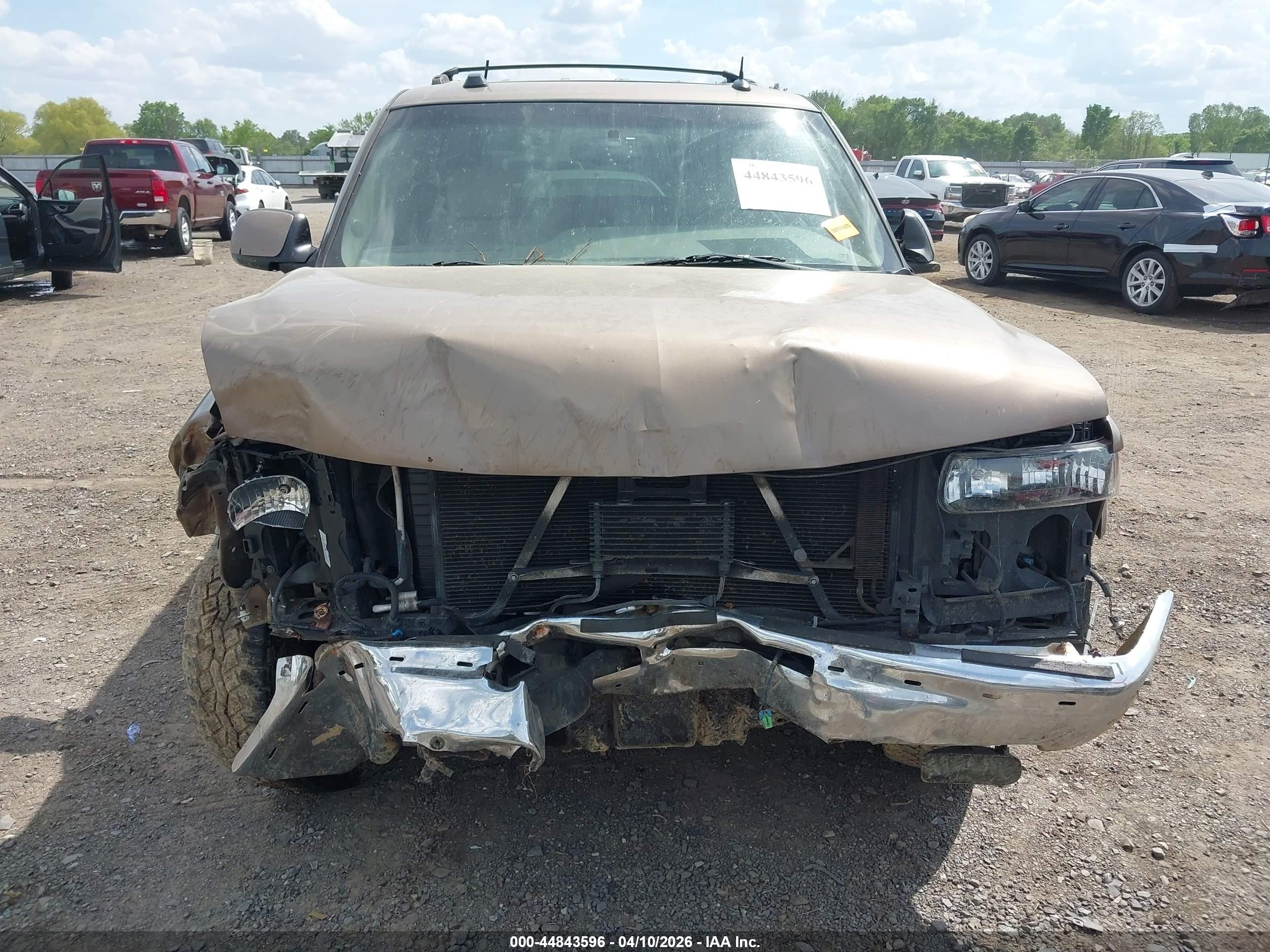 2004 Chevrolet Tahoe Lt Gold vin: 1GNEC13Z14R298256