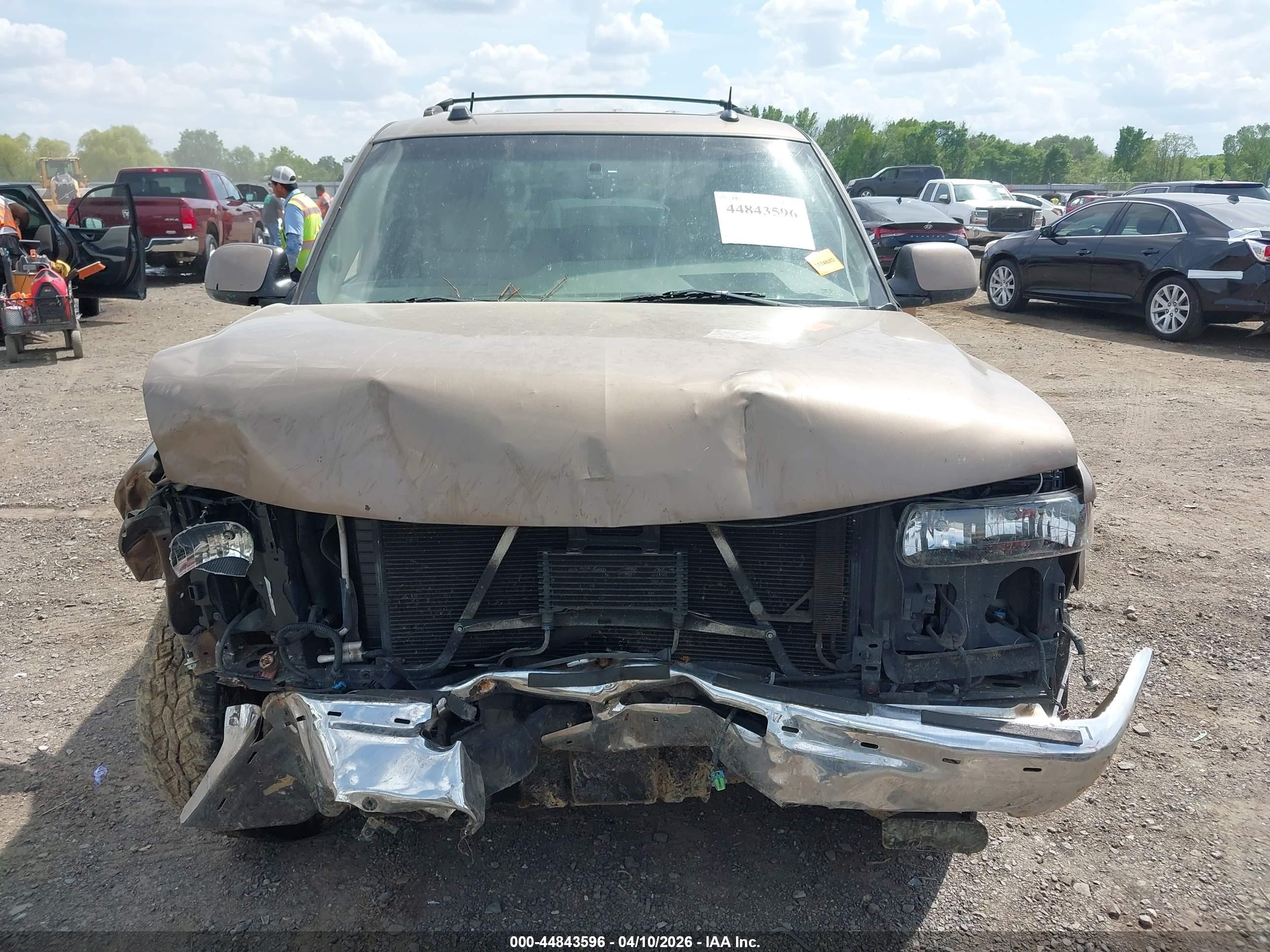 2004 Chevrolet Tahoe Lt Gold vin: 1GNEC13Z14R298256