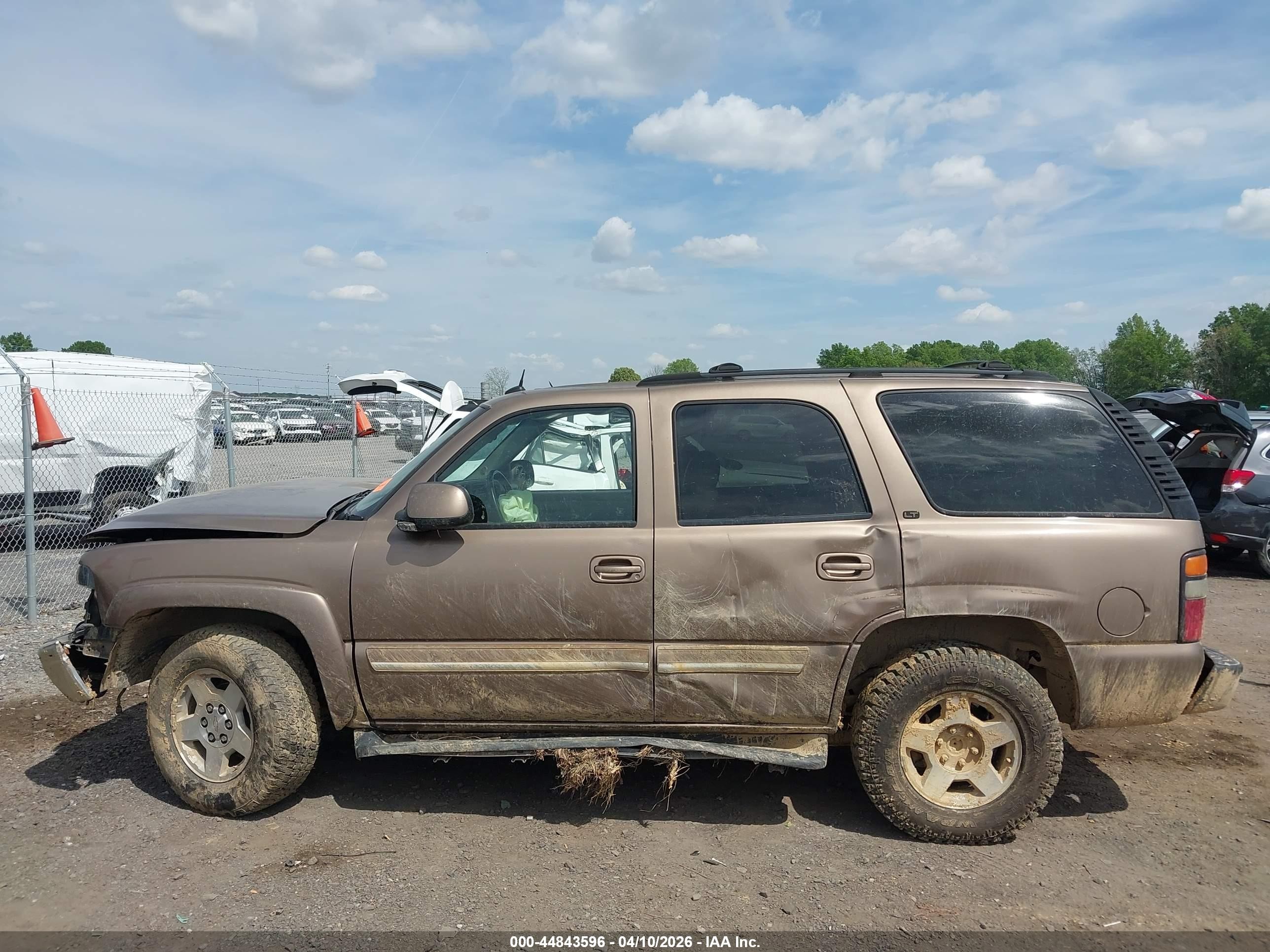 2004 Chevrolet Tahoe Lt Gold vin: 1GNEC13Z14R298256