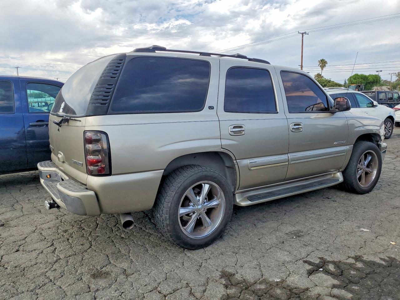 2003 Chevrolet Tahoe C1500 Золотой vin: 1GNEC13Z23R222754