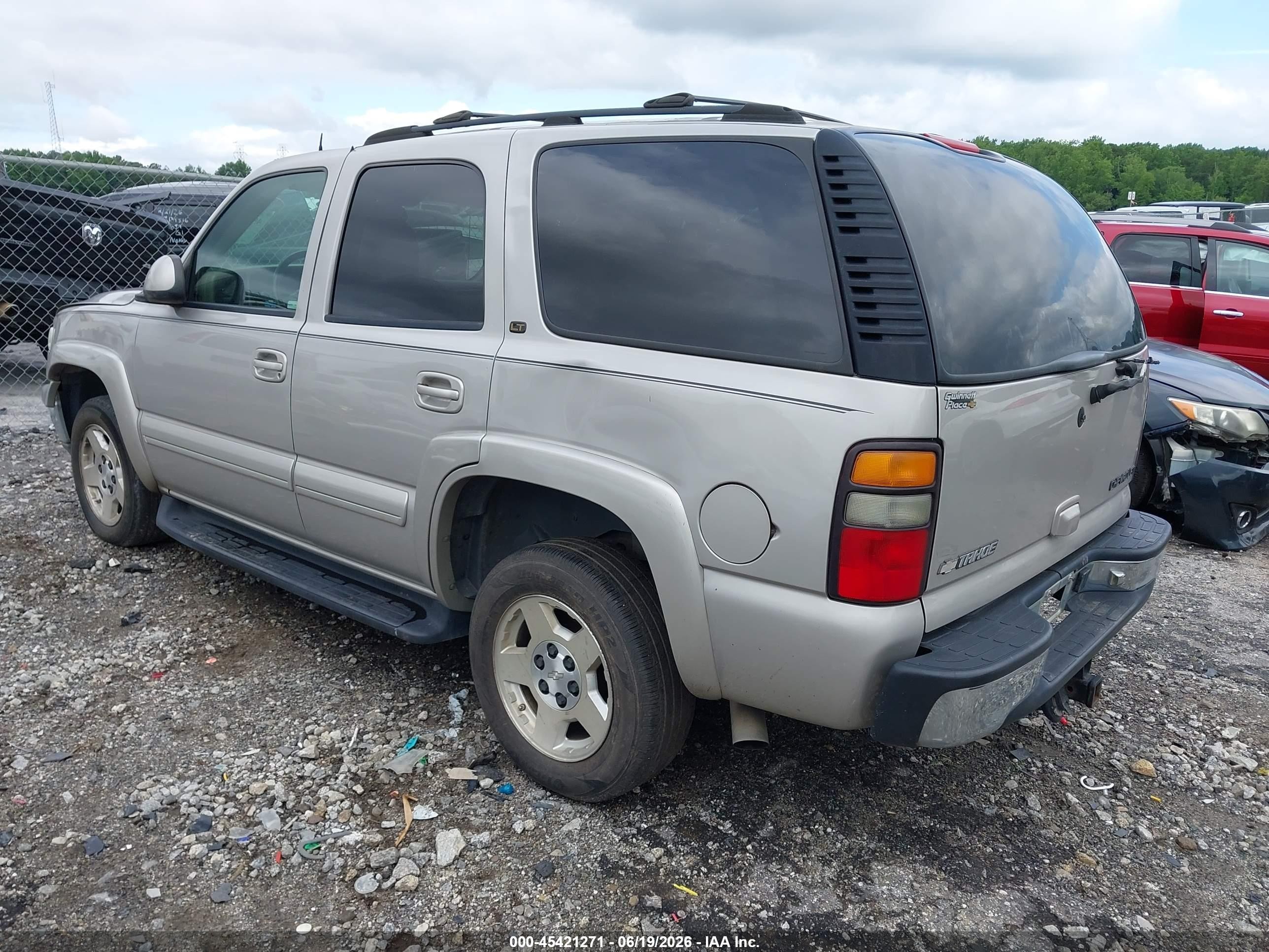 2004 Chevrolet Tahoe Lt Серебряный vin: 1GNEC13Z24J168887