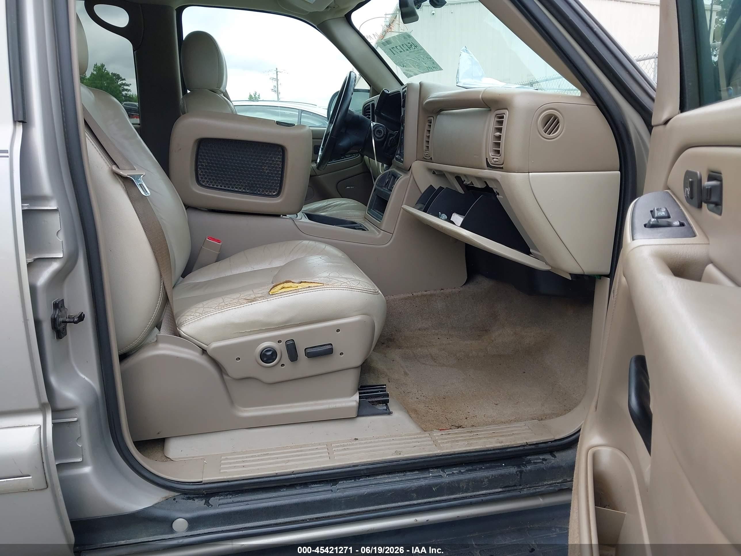 2004 Chevrolet Tahoe Lt Серебряный vin: 1GNEC13Z24J168887