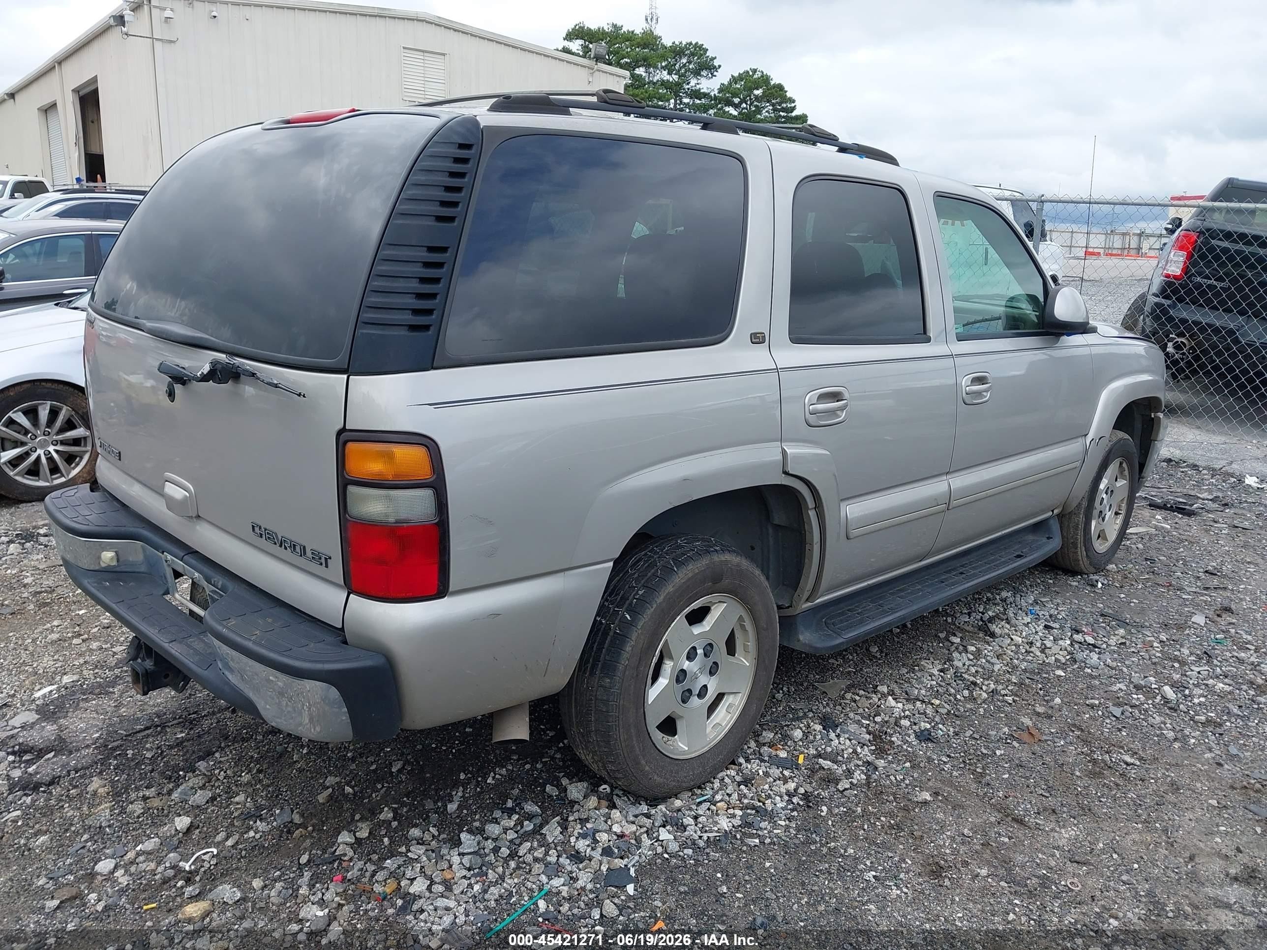 2004 Chevrolet Tahoe Lt Серебряный vin: 1GNEC13Z24J168887