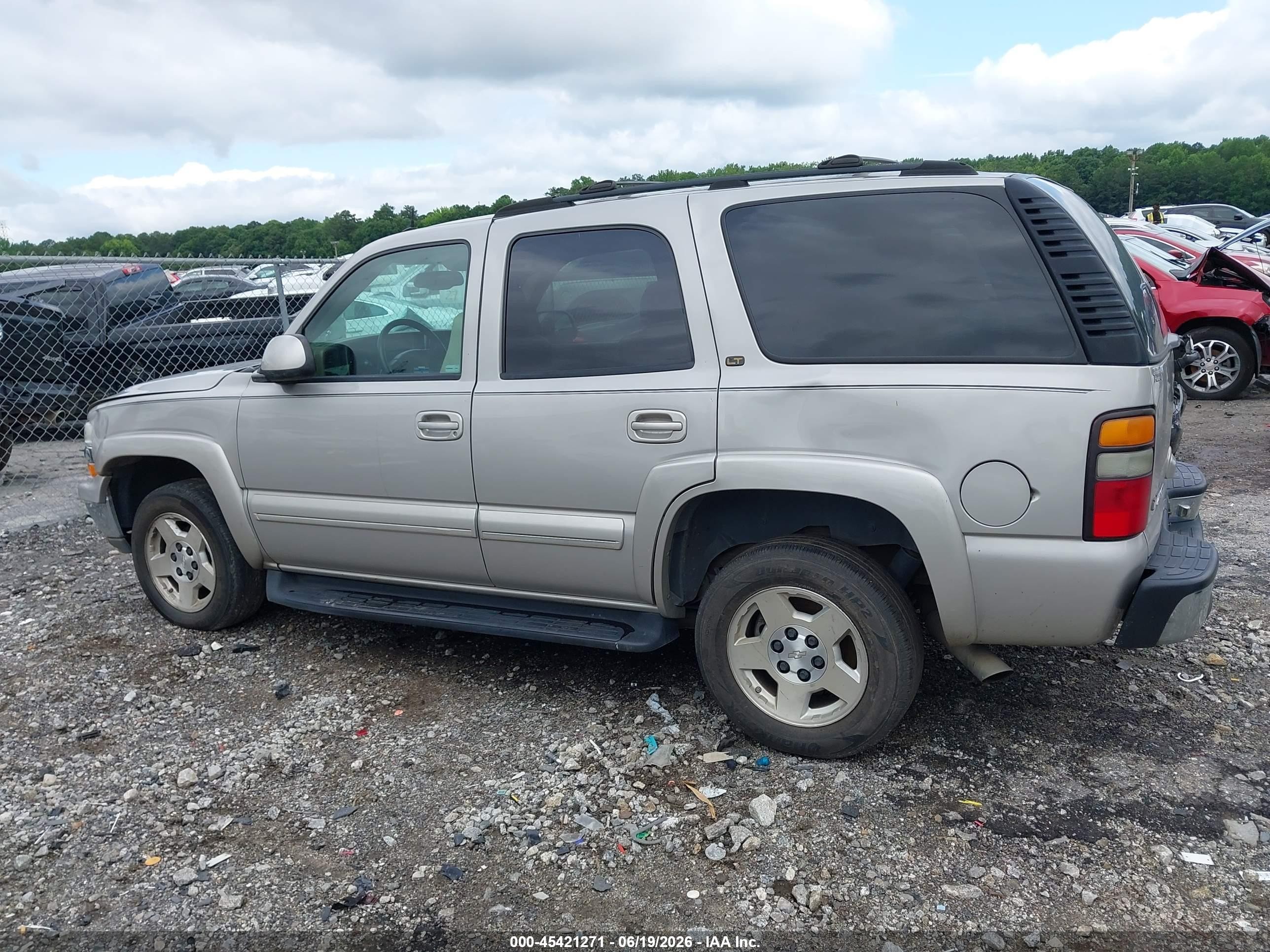 2004 Chevrolet Tahoe Lt Серебряный vin: 1GNEC13Z24J168887