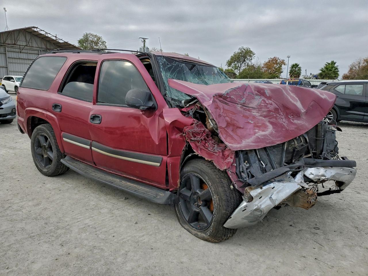 2004 Chevrolet Tahoe C1500 Maroon vin: 1GNEC13Z24R232136