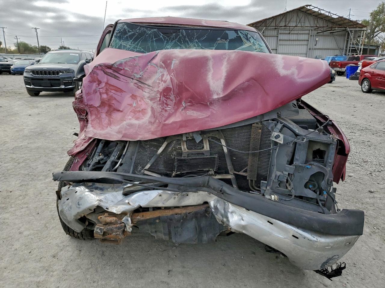 2004 Chevrolet Tahoe C1500 Maroon vin: 1GNEC13Z24R232136