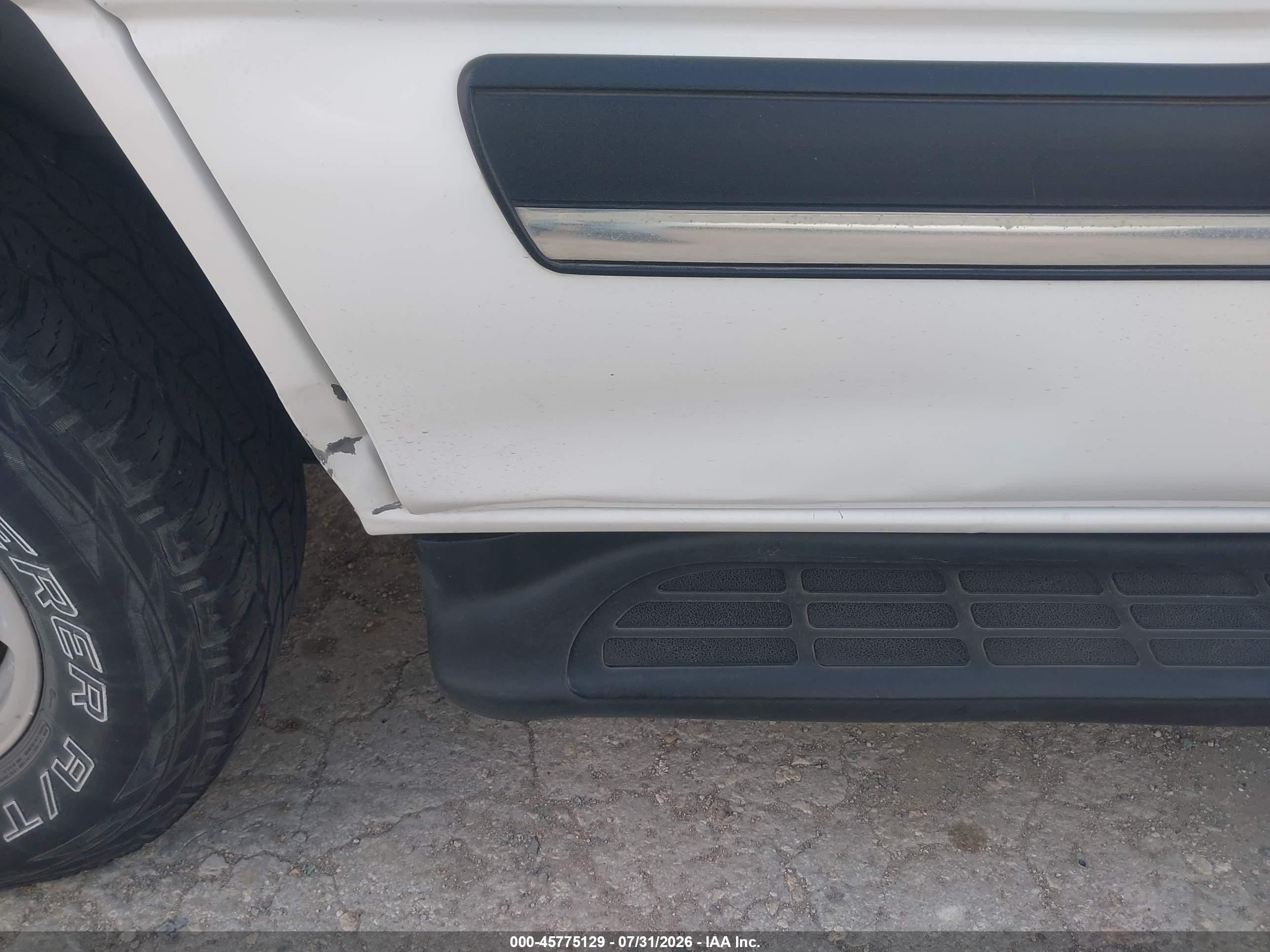 2004 Chevrolet Tahoe Ls White vin: 1GNEC13Z24R313699