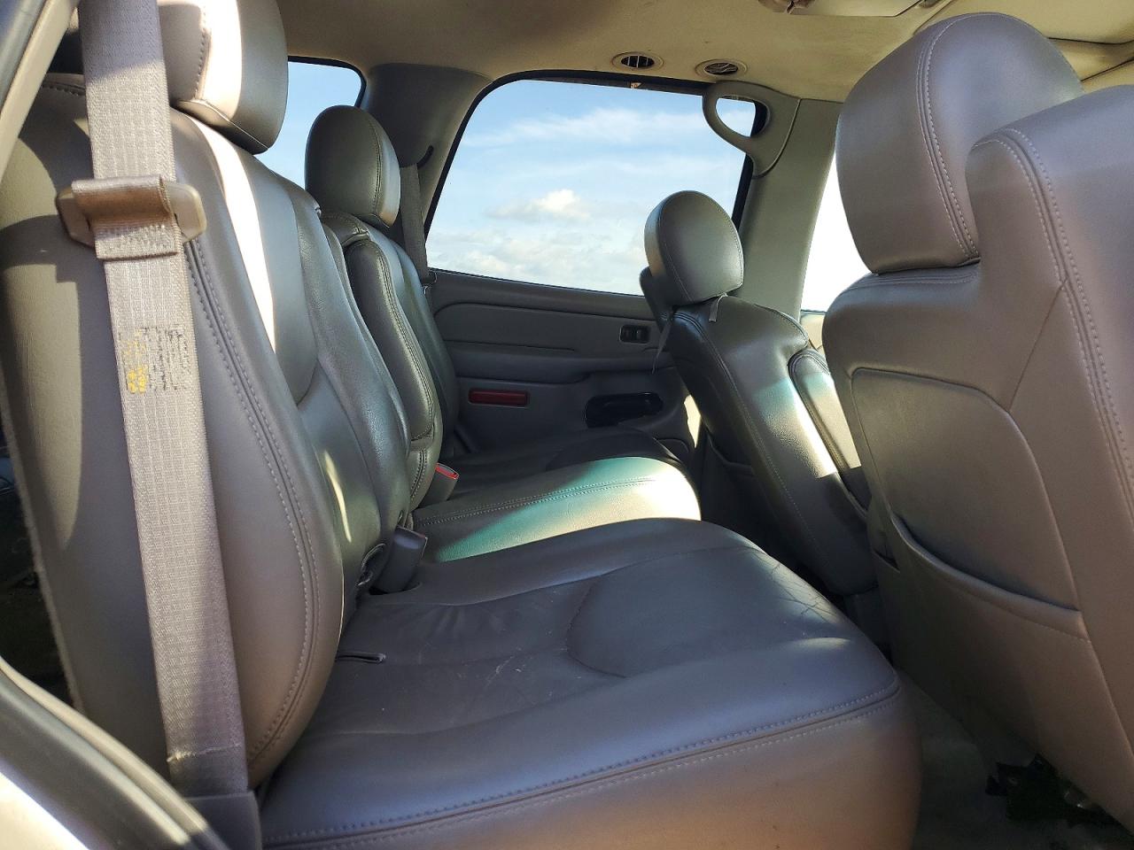 2006 Chevrolet Tahoe C1500 Silver vin: 1GNEC13Z26R147784