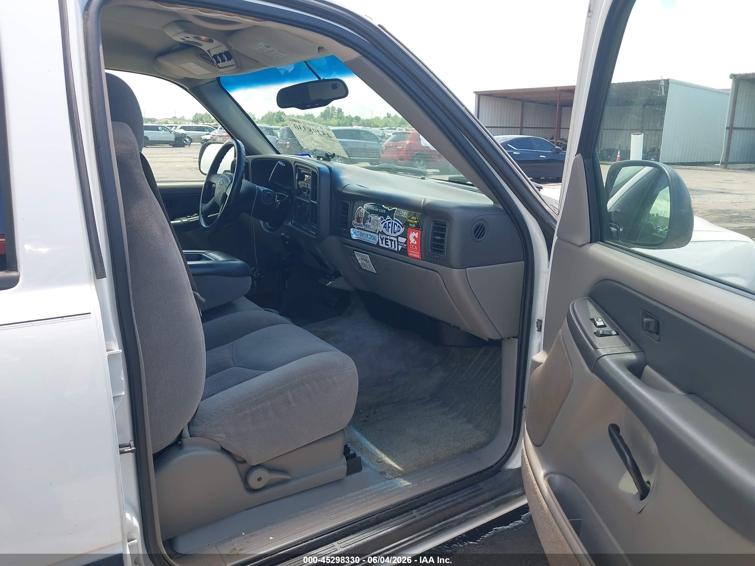 2003 Chevrolet Tahoe Ls White vin: 1GNEC13Z33J336065
