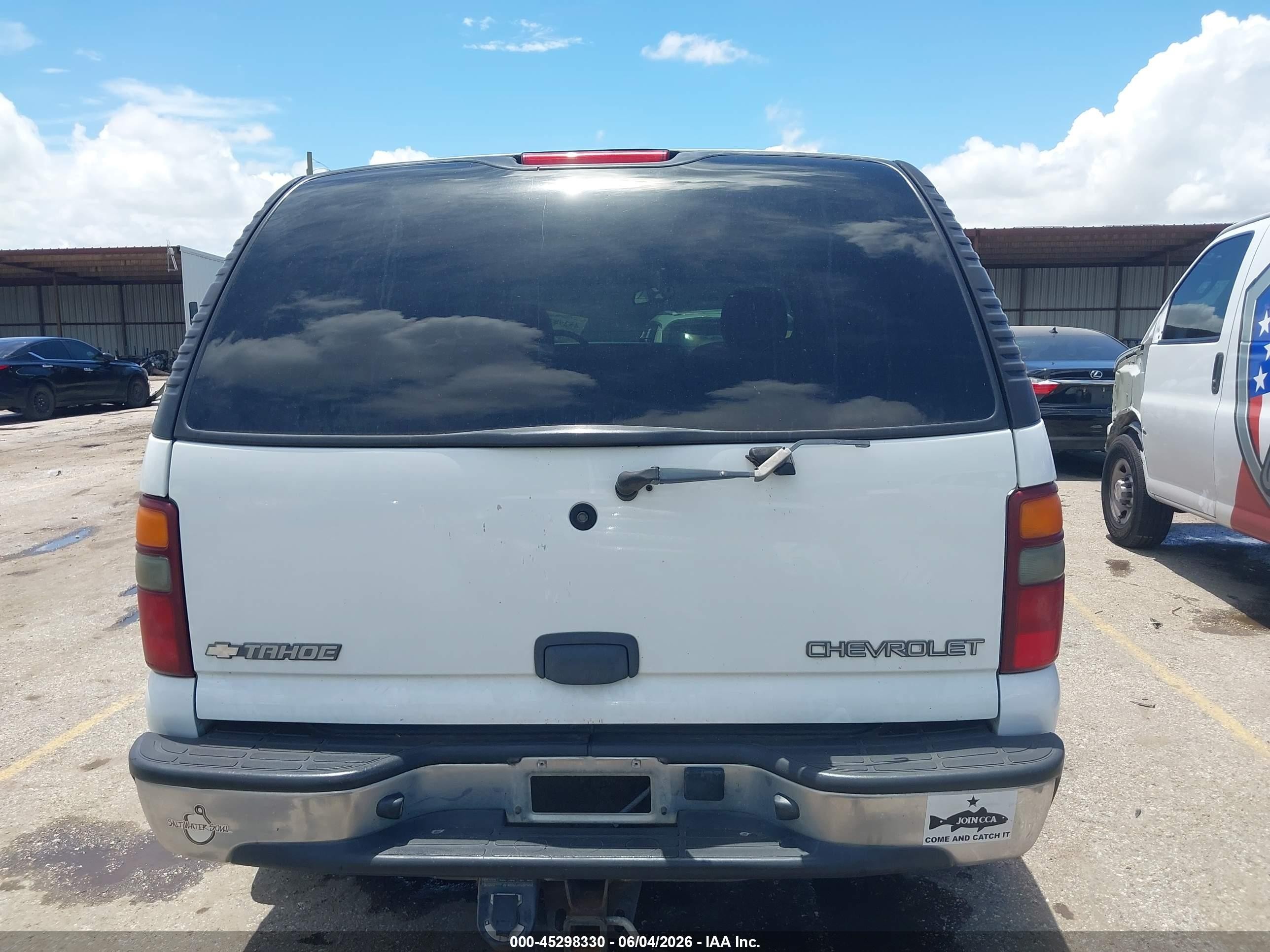2003 Chevrolet Tahoe Ls White vin: 1GNEC13Z33J336065