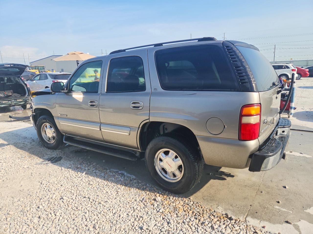 2003 Chevrolet Tahoe C1500 Gold vin: 1GNEC13Z33R139818