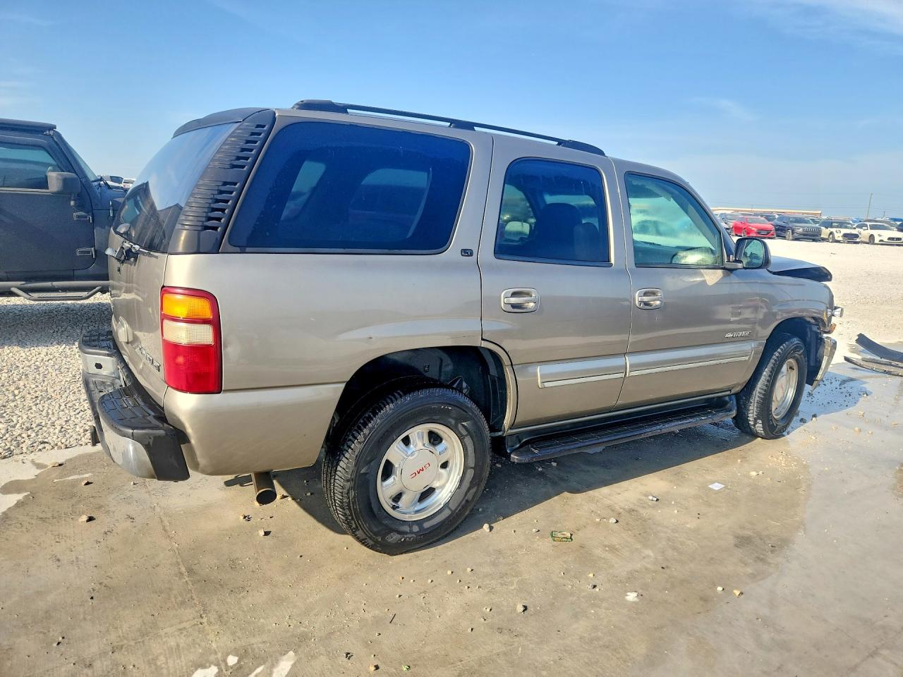 2003 Chevrolet Tahoe C1500 Gold vin: 1GNEC13Z33R139818