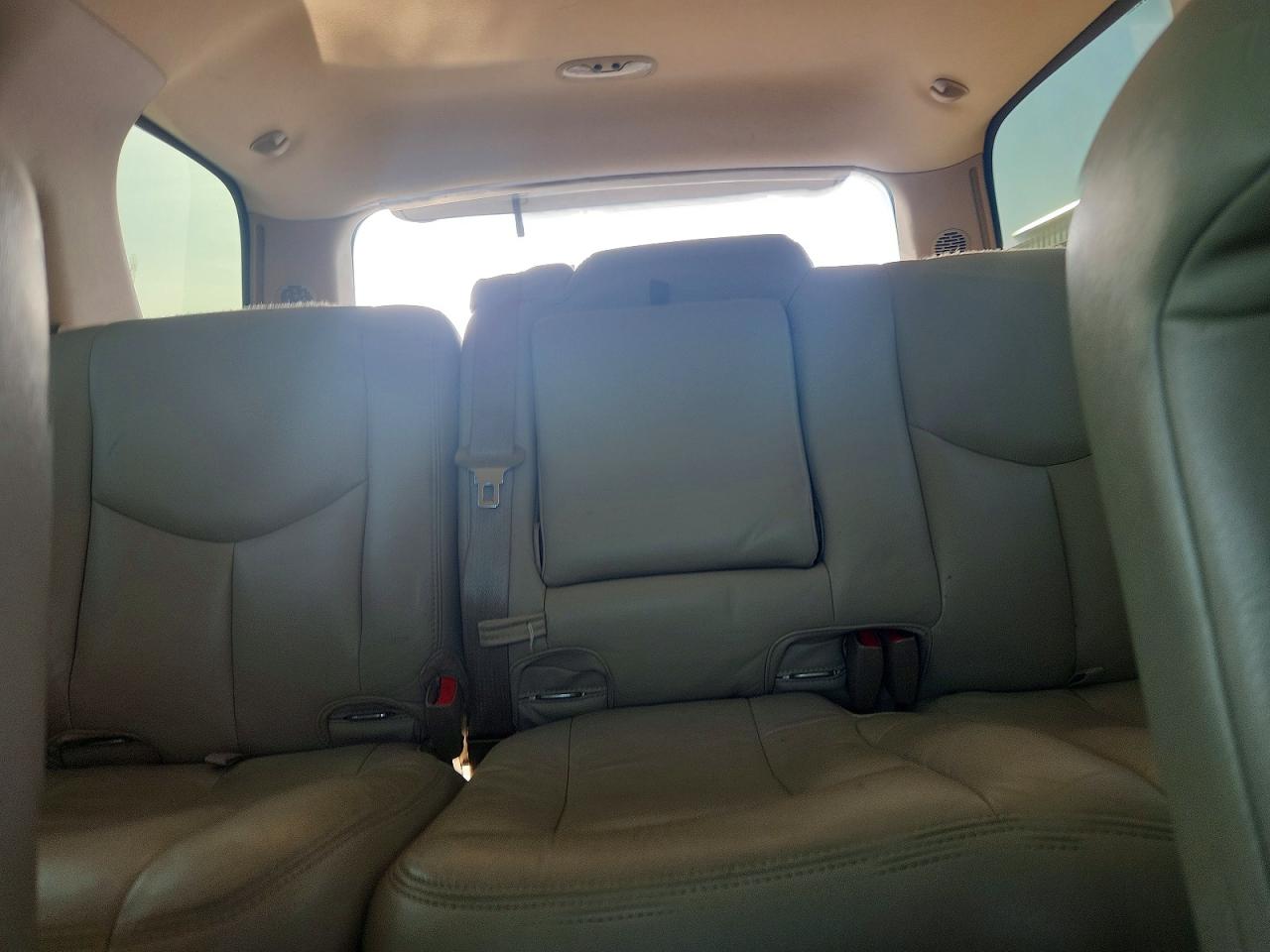 2003 Chevrolet Tahoe C1500 Gold vin: 1GNEC13Z33R139818