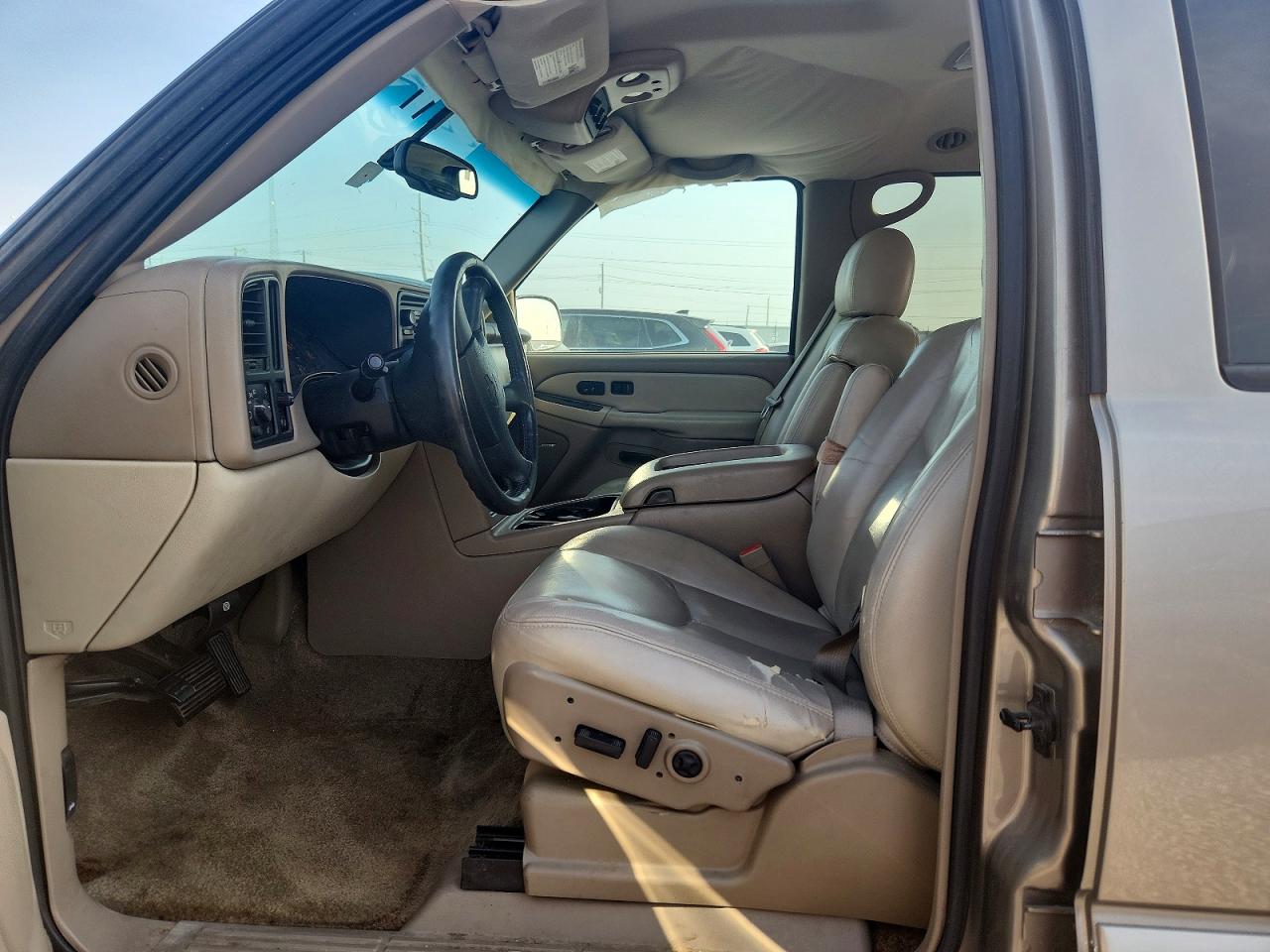 2003 Chevrolet Tahoe C1500 Gold vin: 1GNEC13Z33R139818