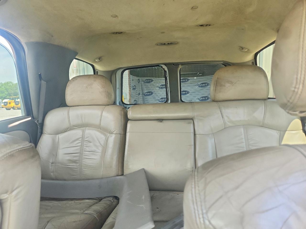 2002 Chevrolet Tahoe C1500 Two Tone vin: 1GNEC13Z42J275243