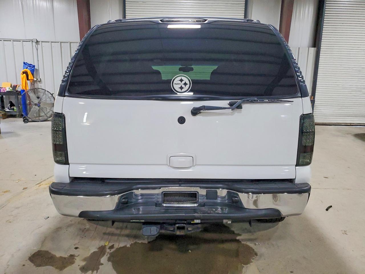 2003 Chevrolet Tahoe C1500 White vin: 1GNEC13Z43R168258