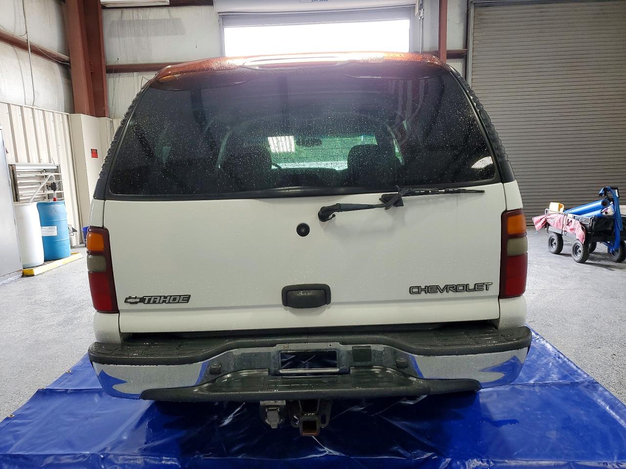 2002 Chevrolet Tahoe White vin: 1GNEC13Z52R166713