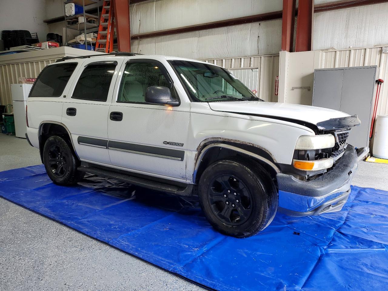 2002 Chevrolet Tahoe White vin: 1GNEC13Z52R166713