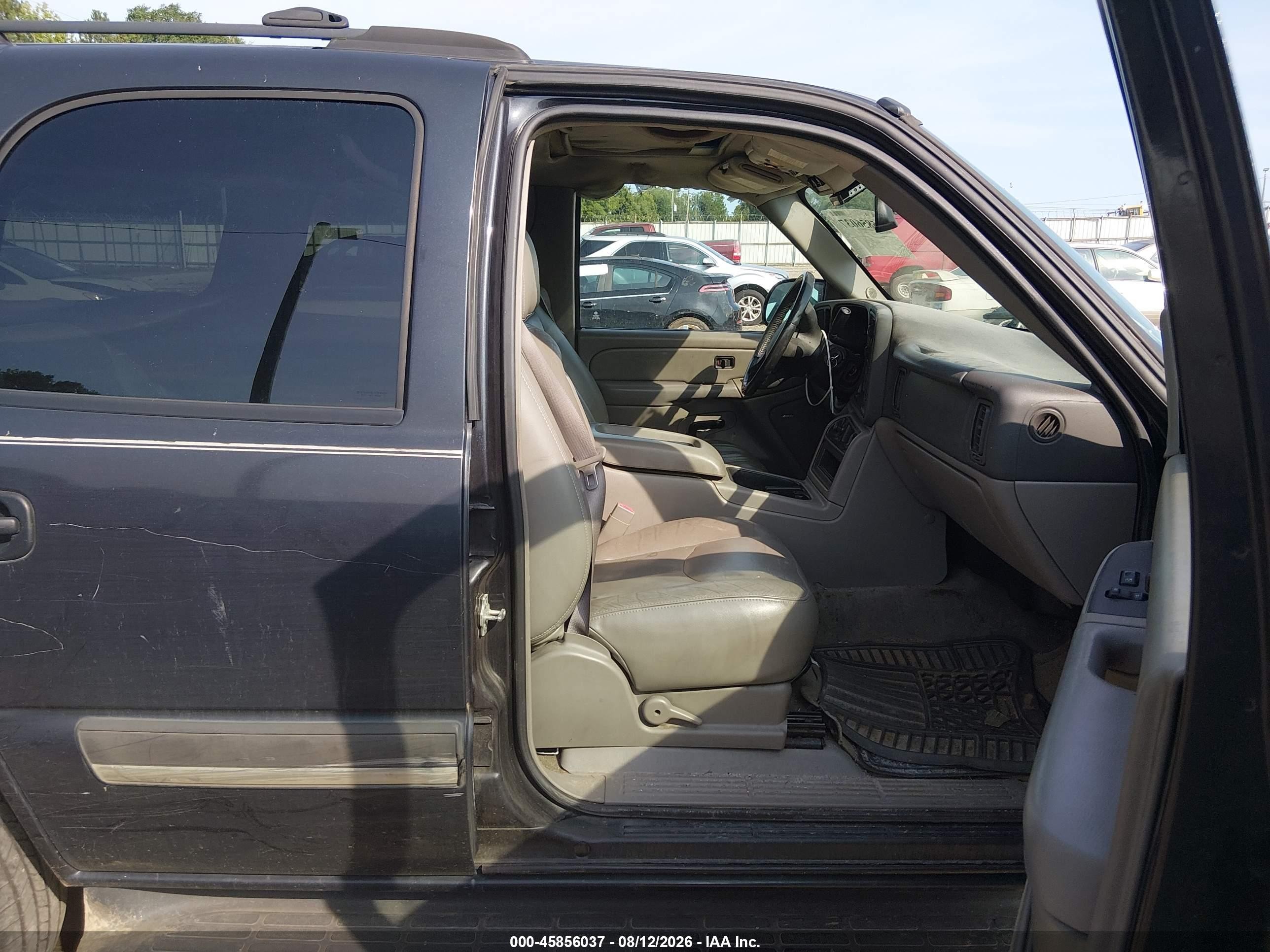 2004 Chevrolet Tahoe Ls Серый vin: 1GNEC13Z54J320158
