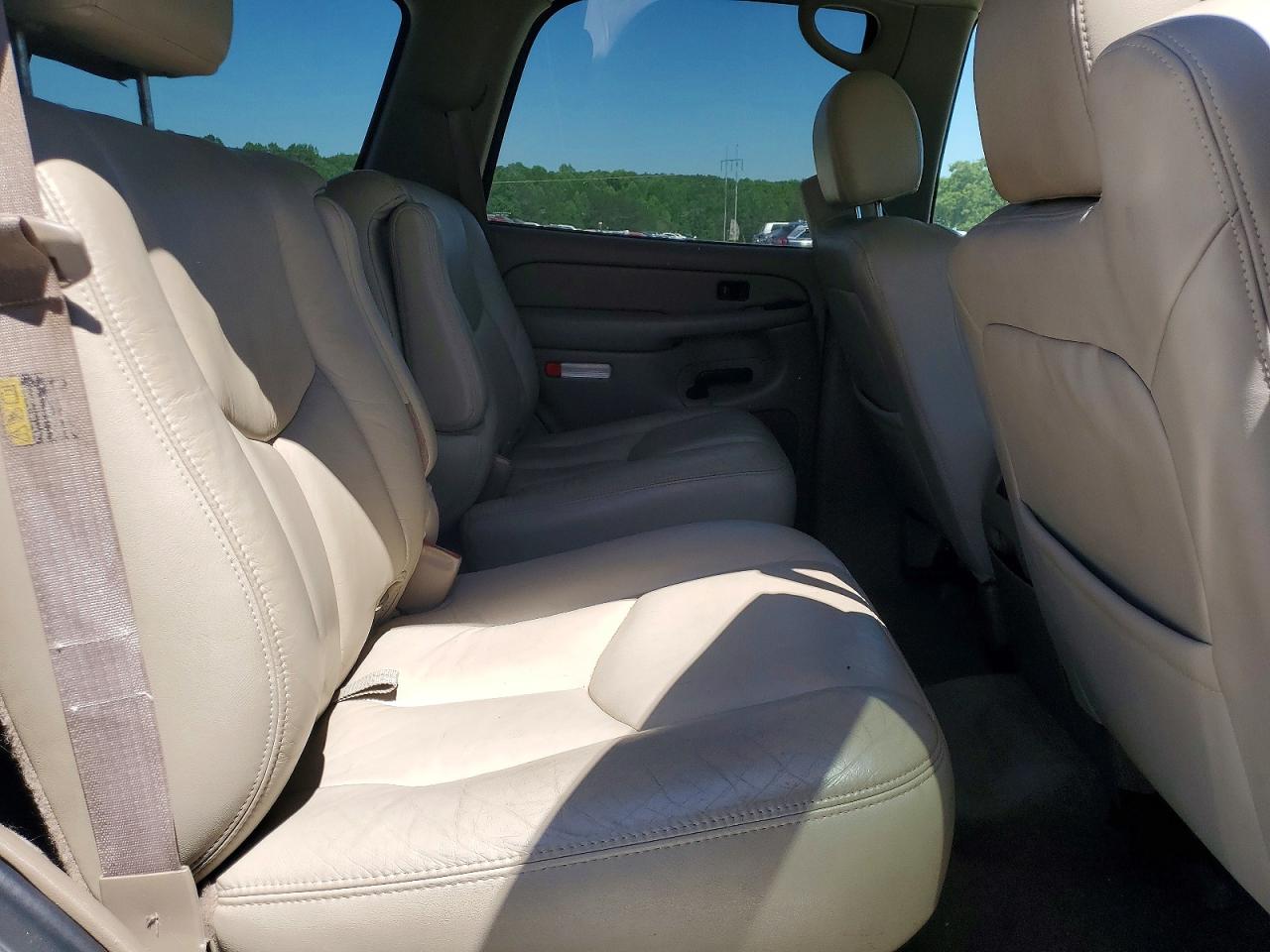 2004 Chevrolet Tahoe C1500 White vin: 1GNEC13Z54R102982