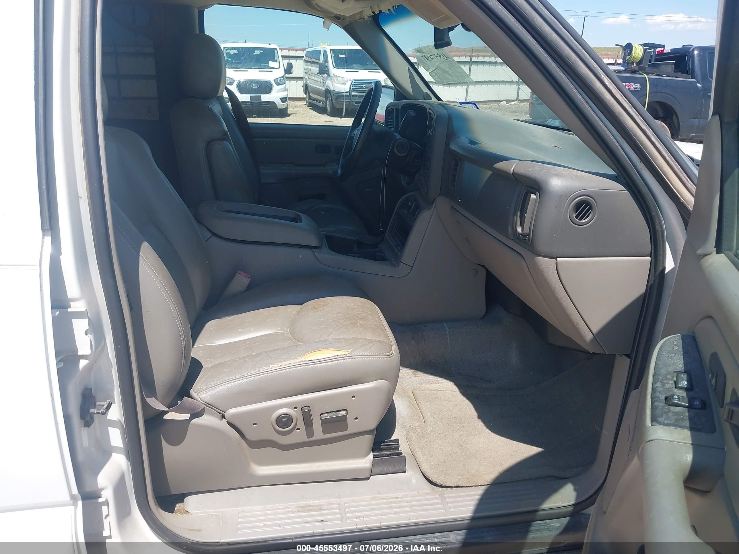 2004 Chevrolet Tahoe Lt White vin: 1GNEC13Z64J169461