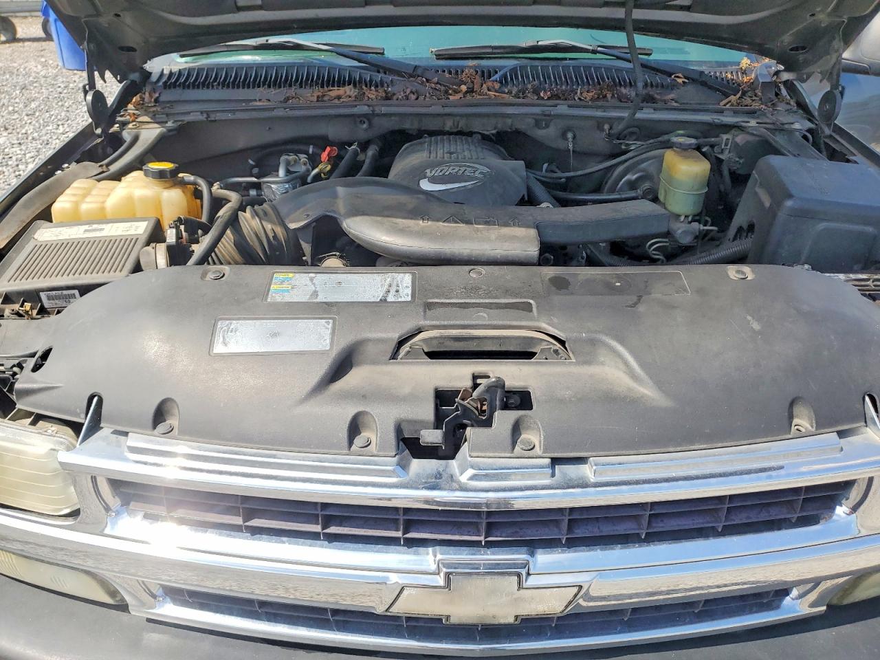 2002 Chevrolet Tahoe C1500 Gray vin: 1GNEC13Z72R129436