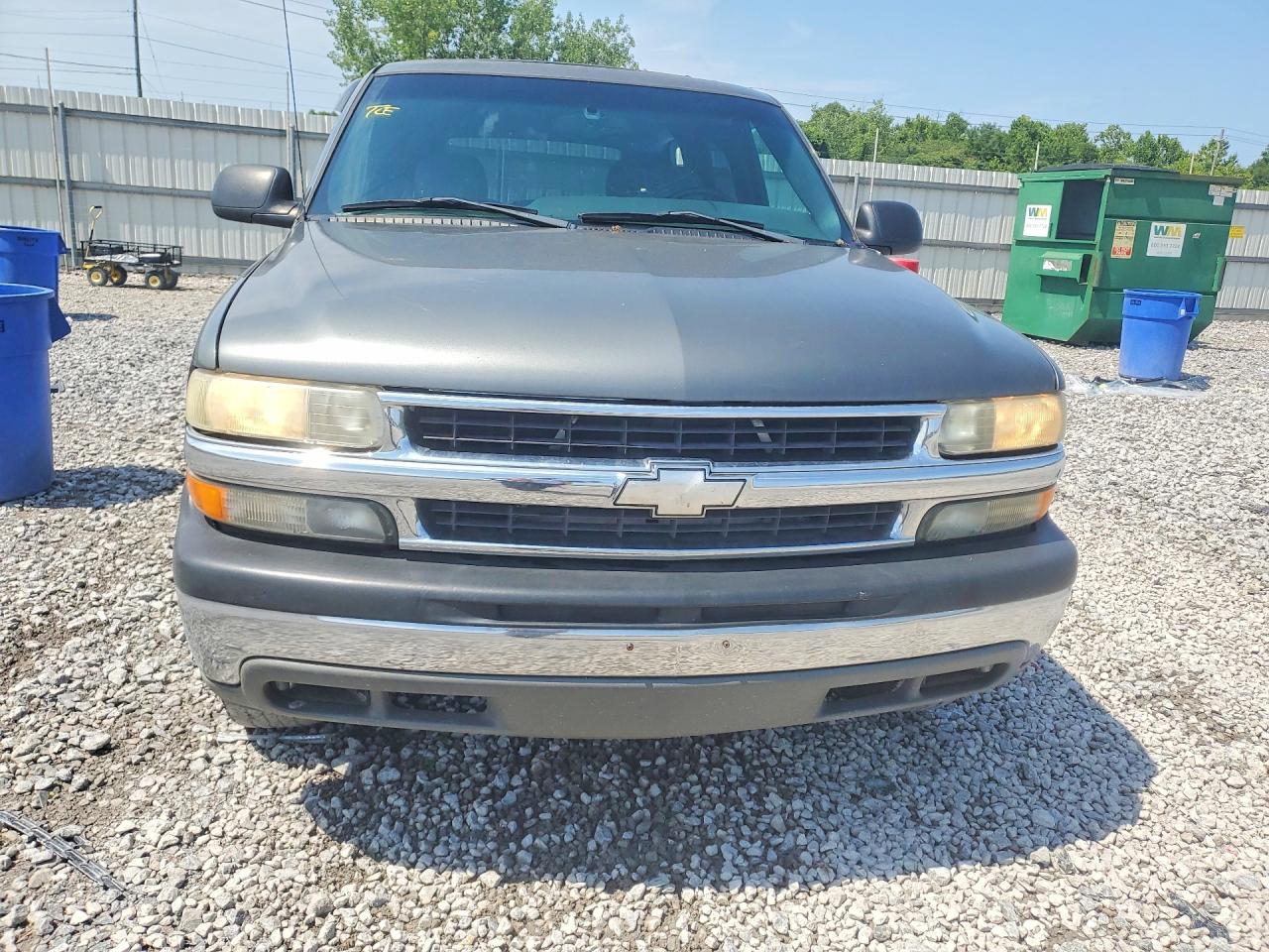 2002 Chevrolet Tahoe C1500 Gray vin: 1GNEC13Z72R129436