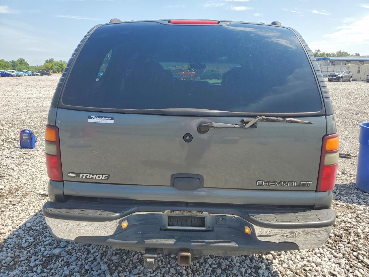 2002 Chevrolet Tahoe C1500 Gray vin: 1GNEC13Z72R129436