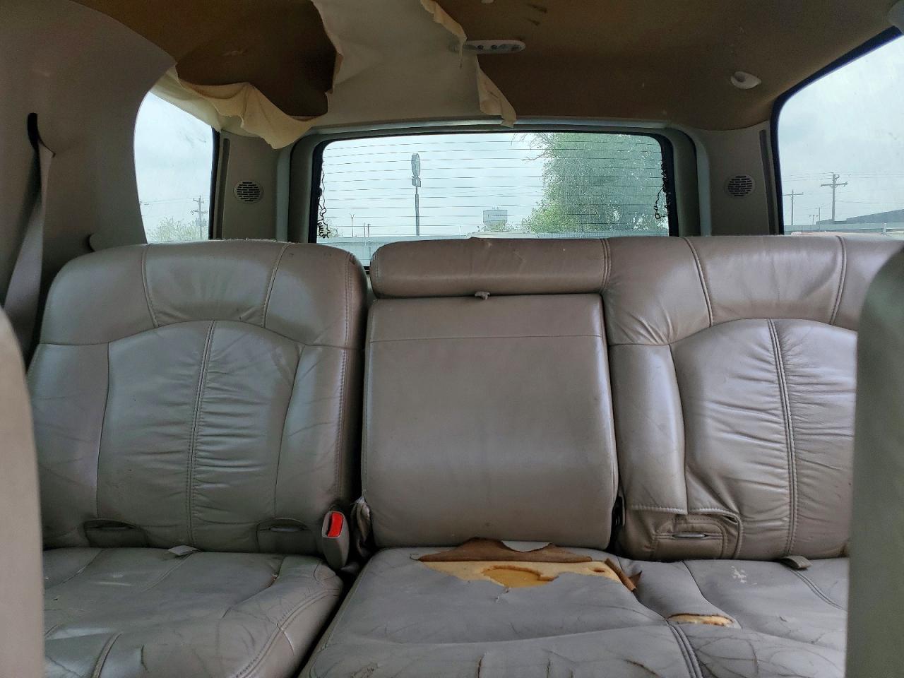 2002 Chevrolet Tahoe Maroon vin: 1GNEC13Z72R324484