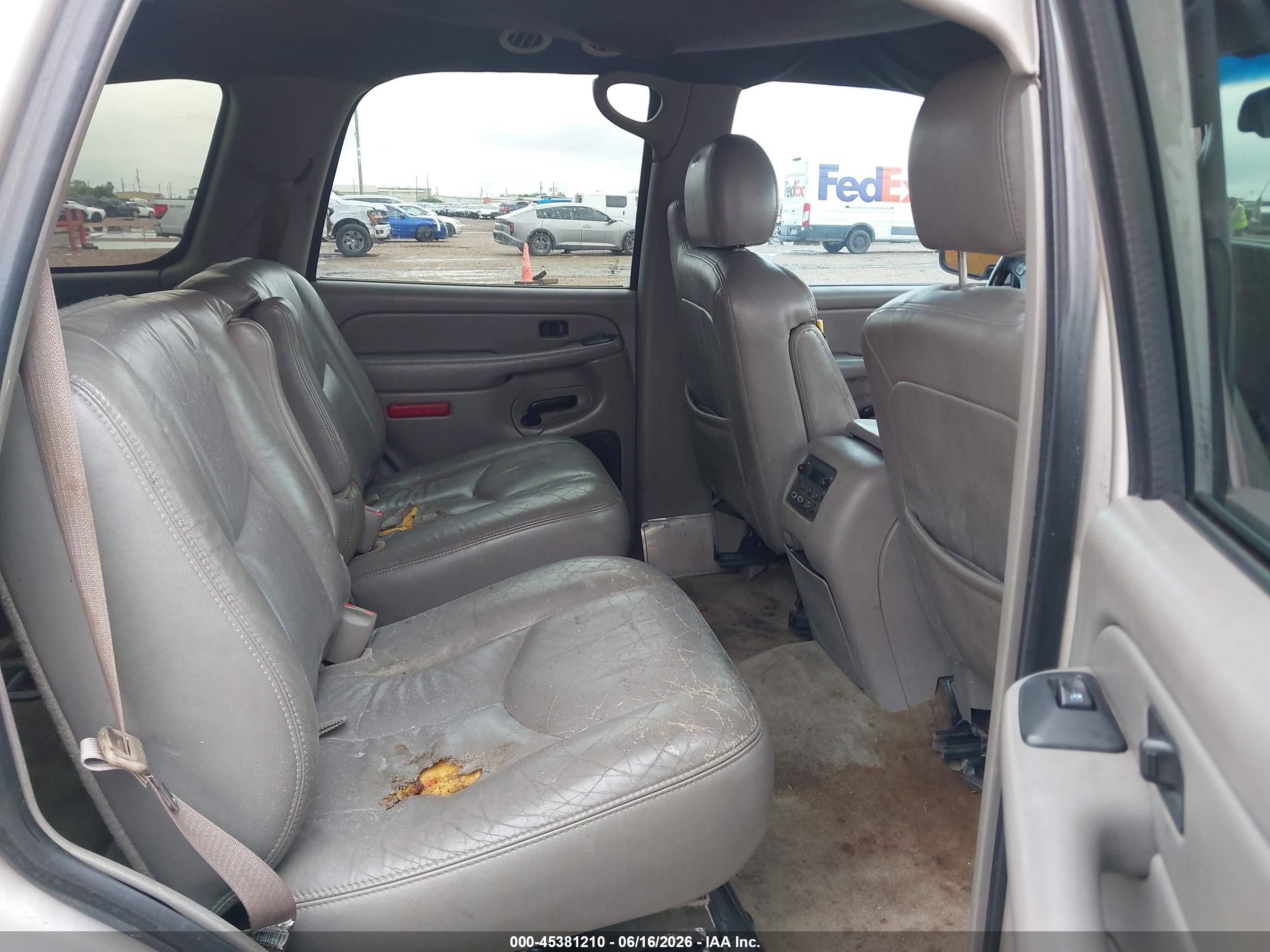 2004 Chevrolet Tahoe Lt Silver vin: 1GNEC13Z74R189719