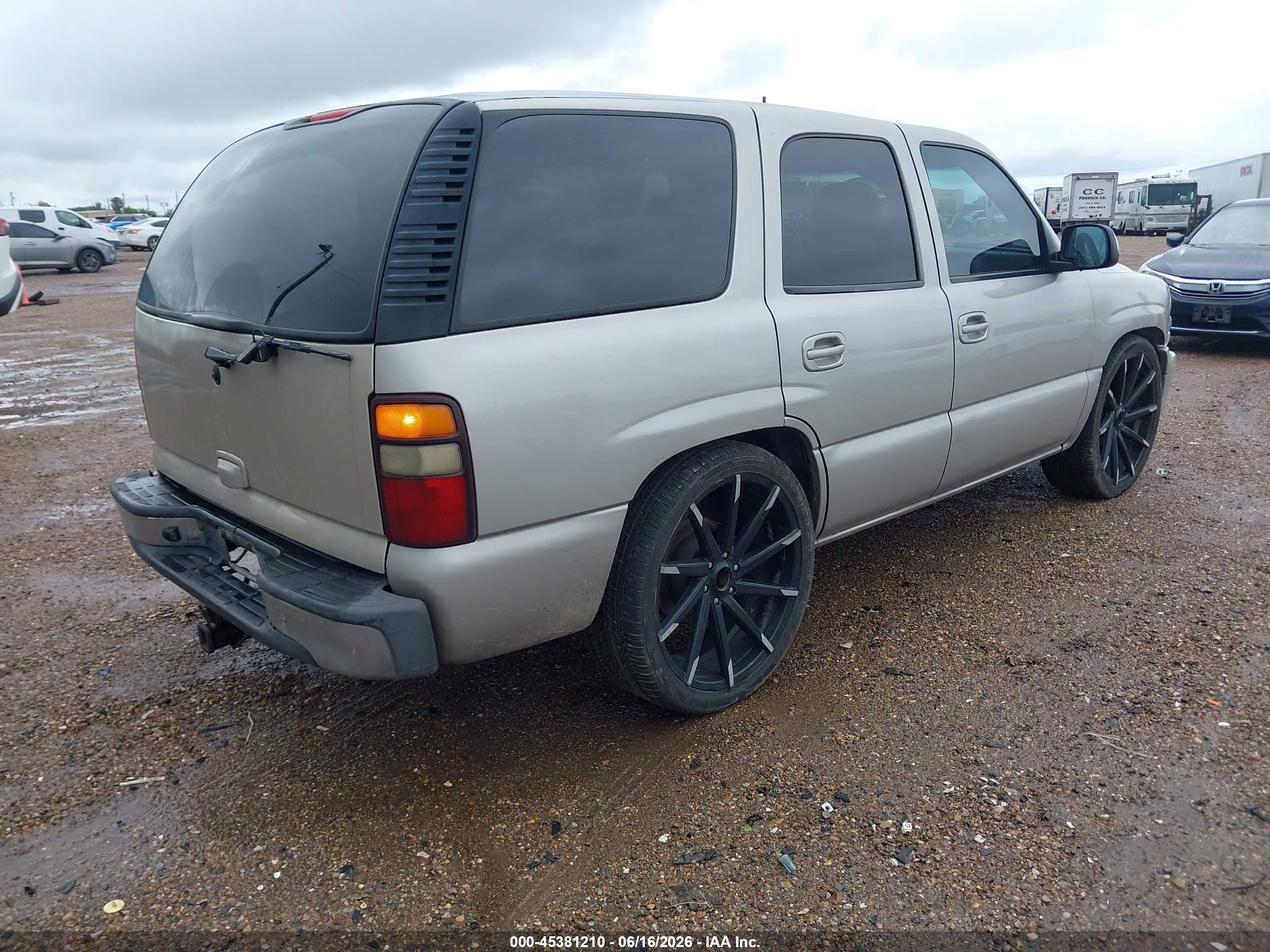 2004 Chevrolet Tahoe Lt Silver vin: 1GNEC13Z74R189719