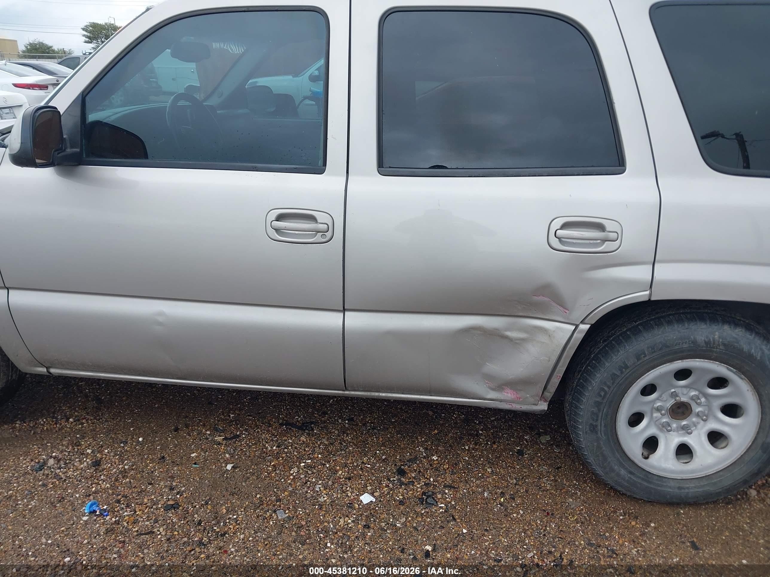 2004 Chevrolet Tahoe Lt Silver vin: 1GNEC13Z74R189719