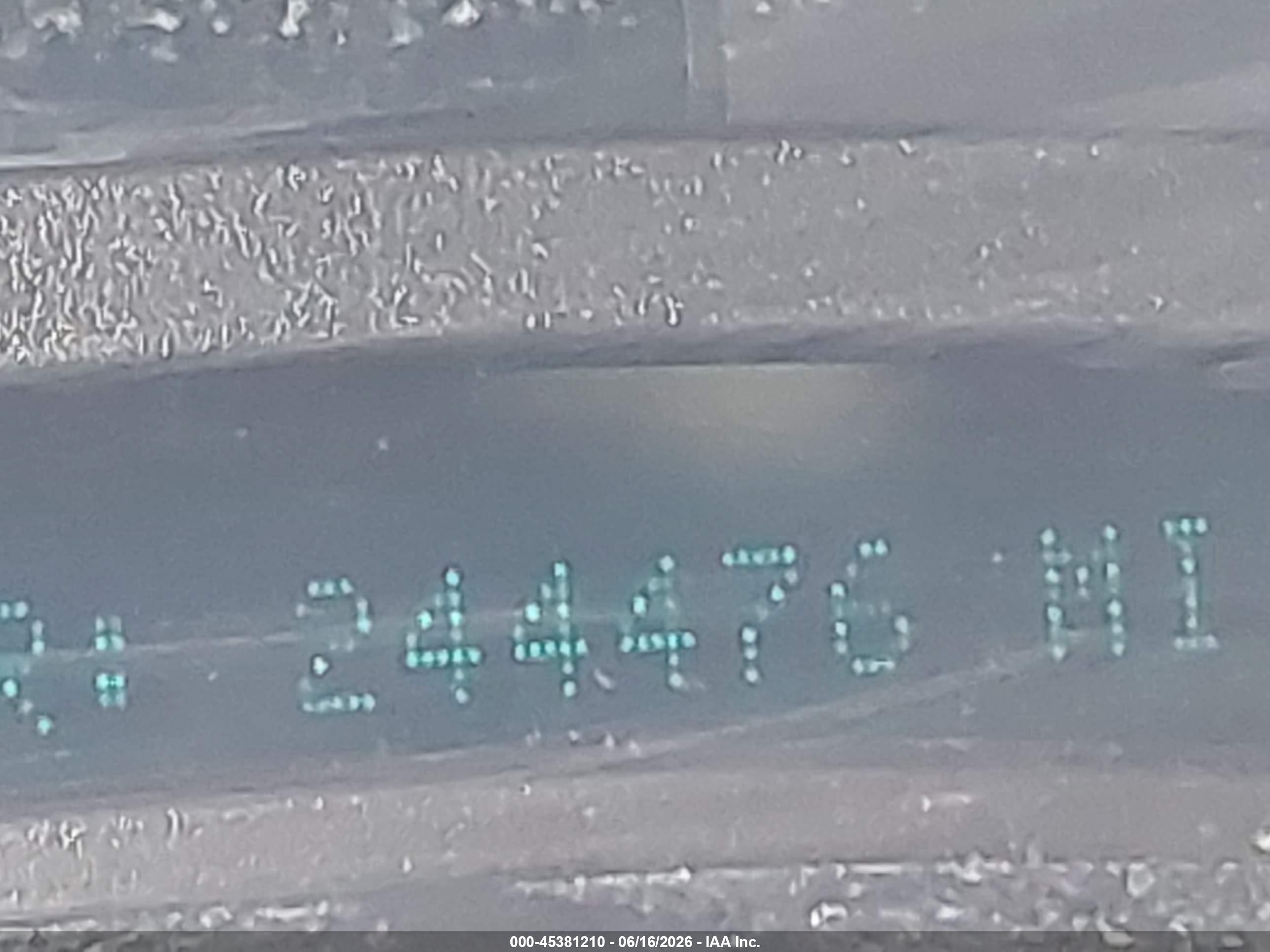 2004 Chevrolet Tahoe Lt Silver vin: 1GNEC13Z74R189719