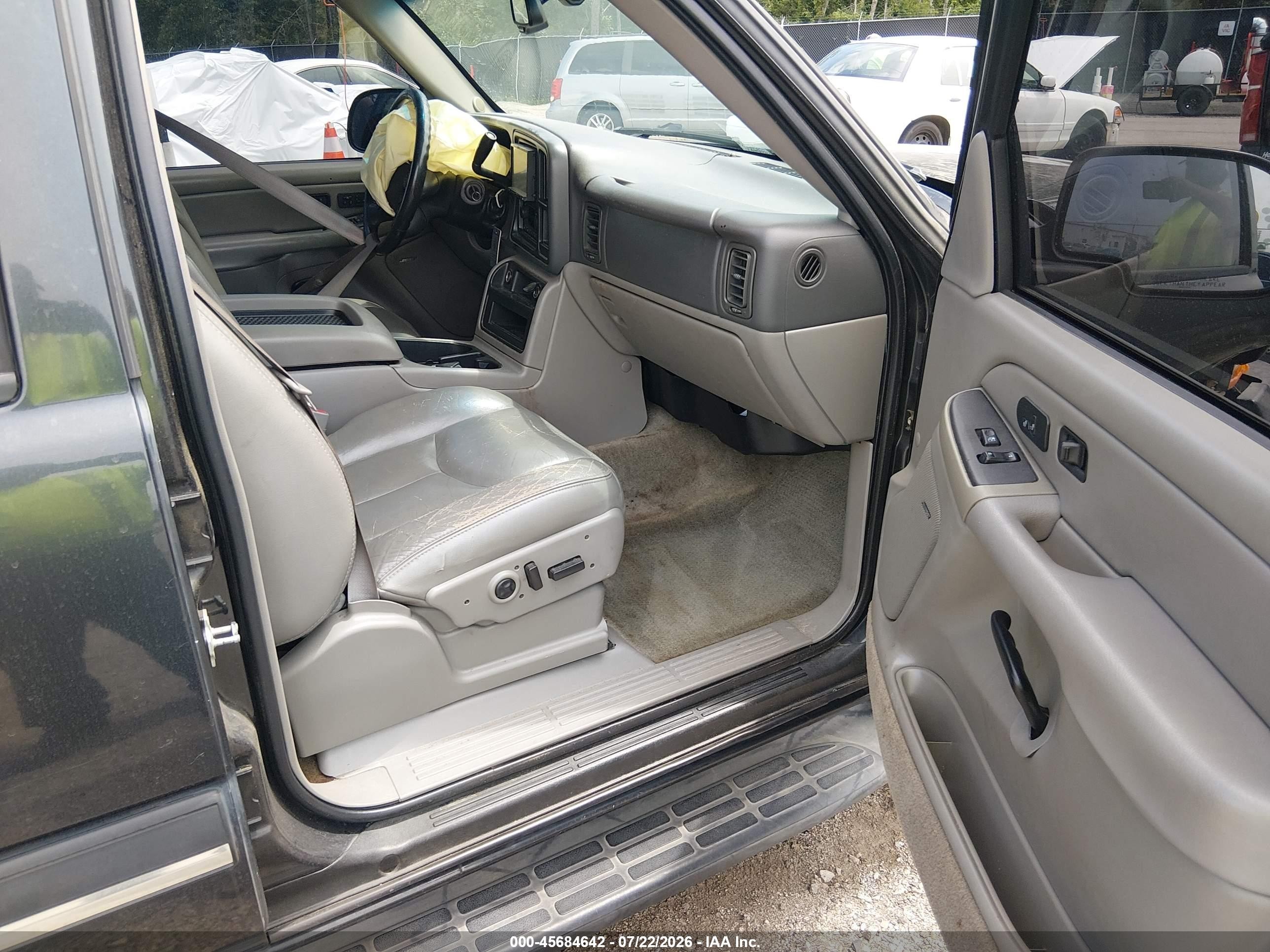2004 Chevrolet Tahoe Lt Black vin: 1GNEC13Z74R262149