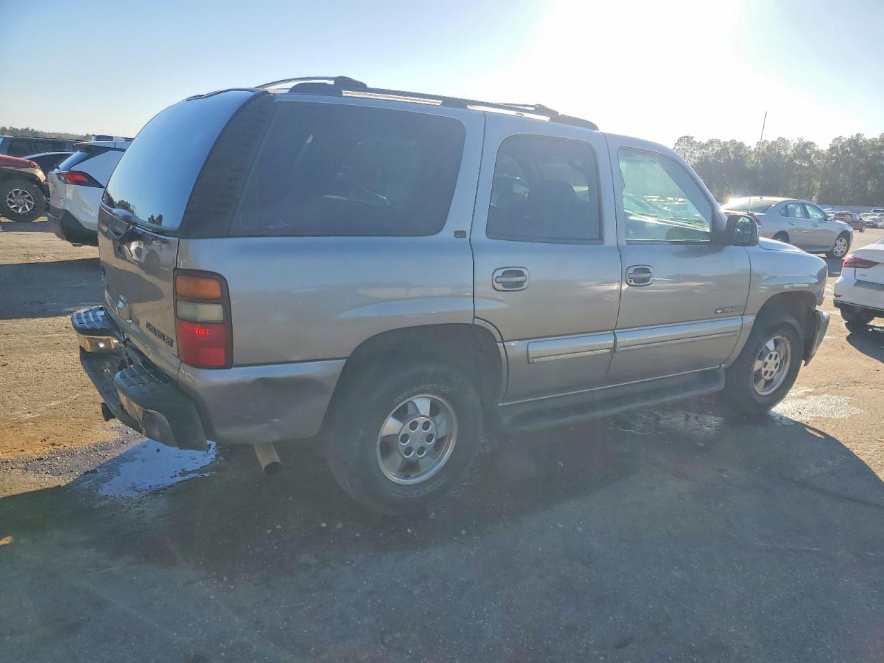 2002 Chevrolet Tahoe C1500 Gray vin: 1GNEC13Z82J273477