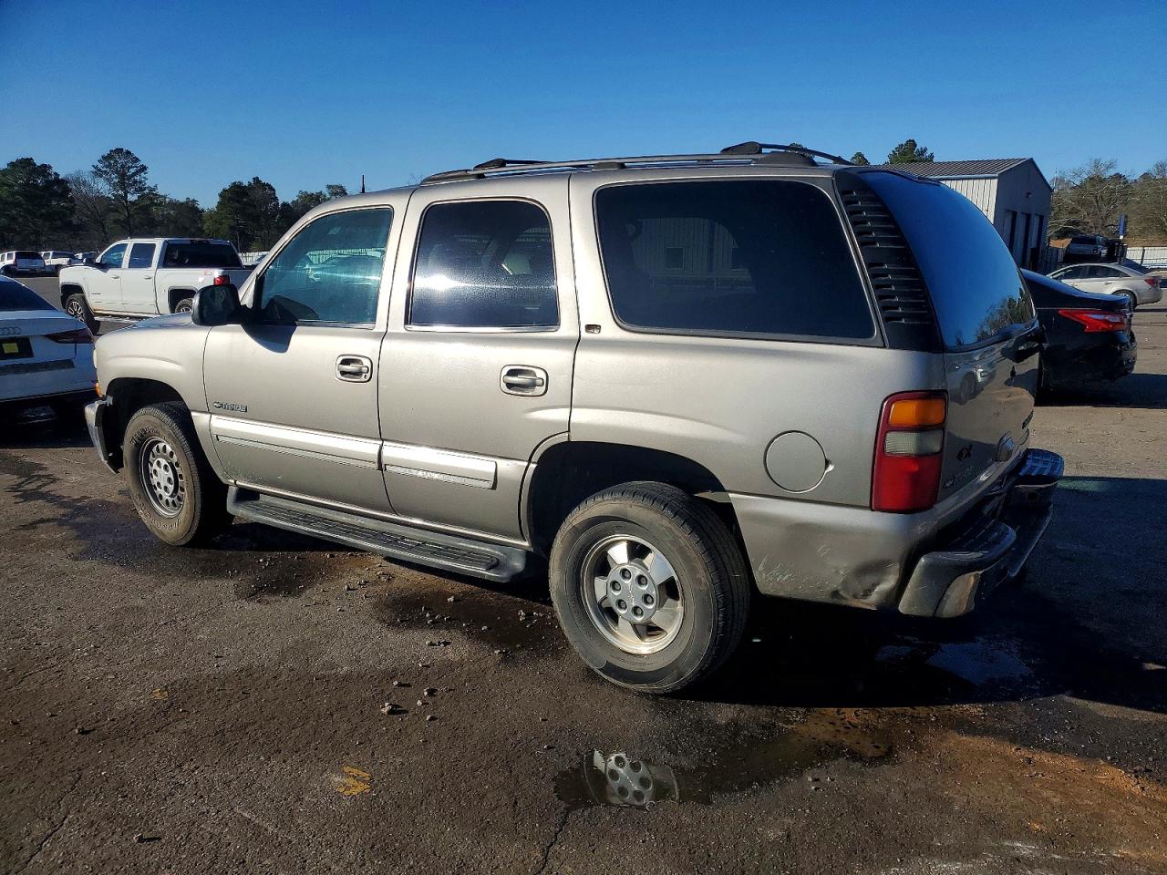 2002 Chevrolet Tahoe C1500 Gray vin: 1GNEC13Z82J273477
