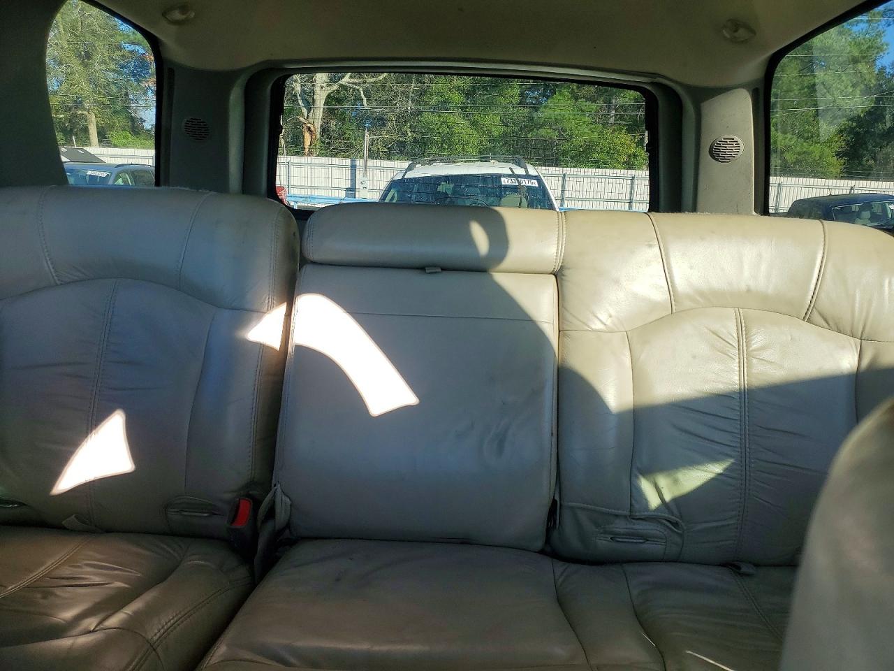 2002 Chevrolet Tahoe C1500 Gray vin: 1GNEC13Z82J273477