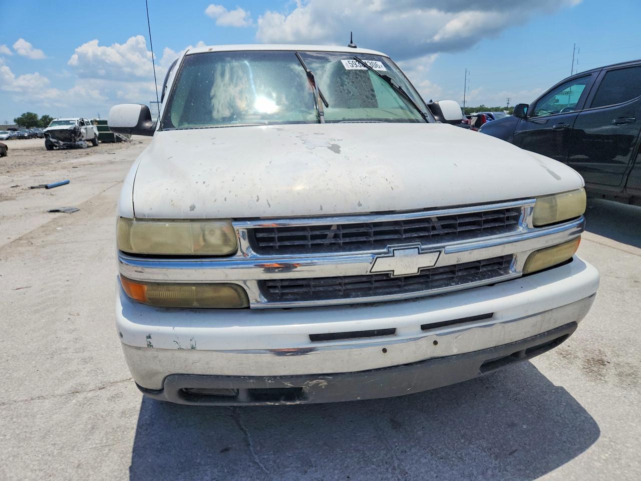 2002 Chevrolet Tahoe C1500 White vin: 1GNEC13Z82R325160