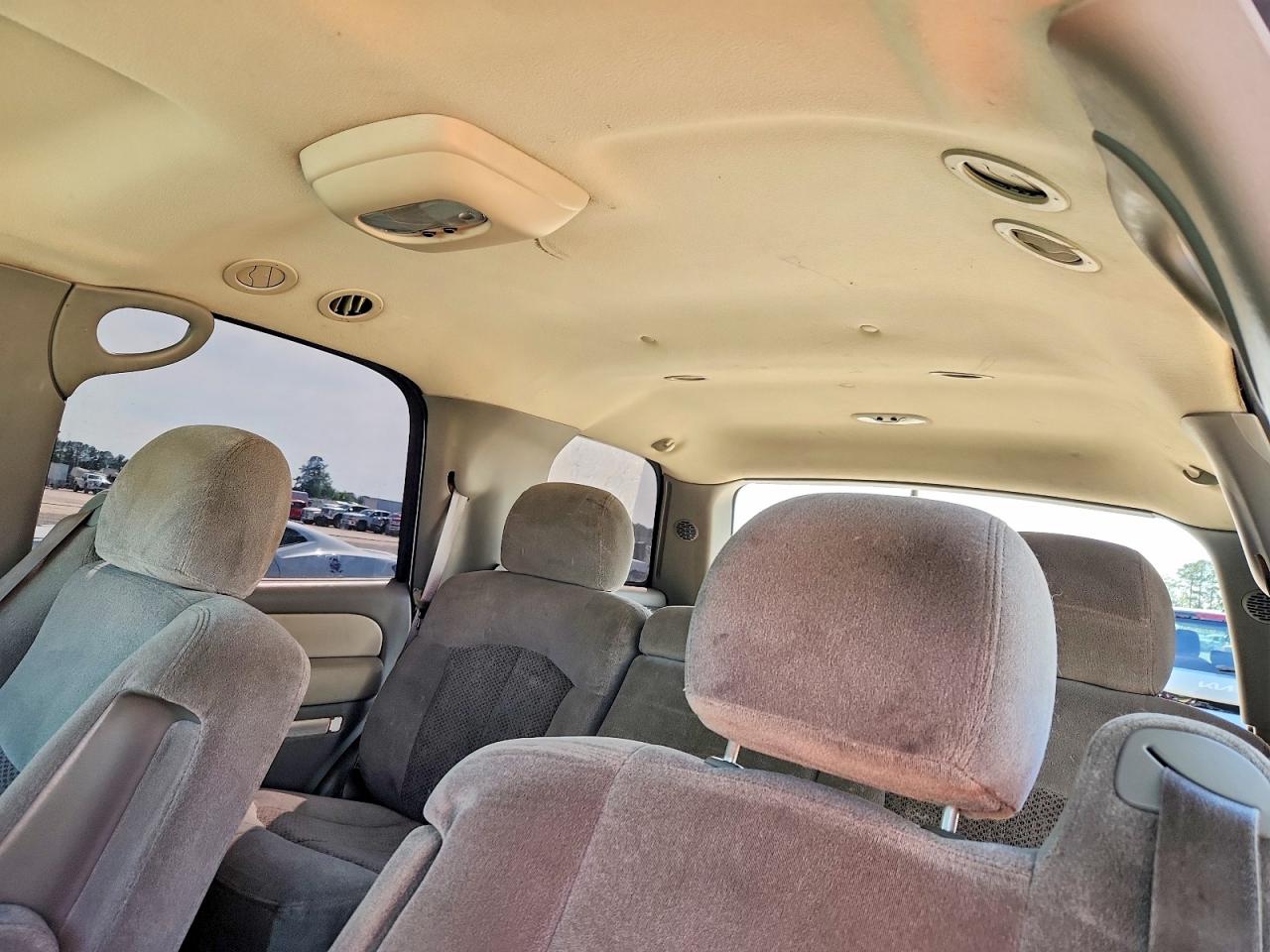 2005 Chevrolet Tahoe C1500 White vin: 1GNEC13Z85R253834